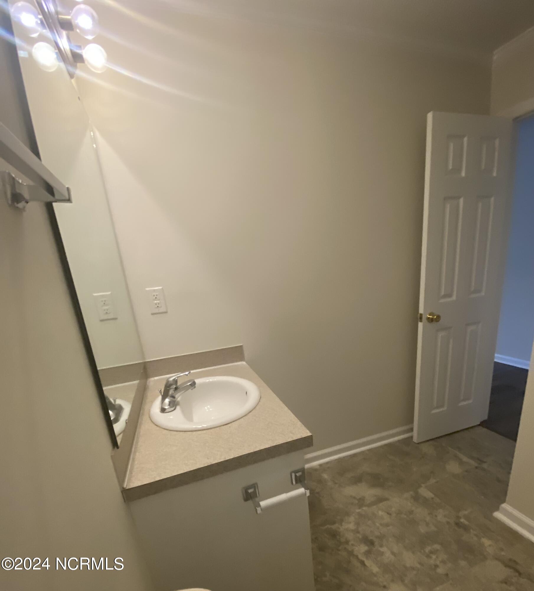 2140 Flagstone Court J4 Property Photo 9