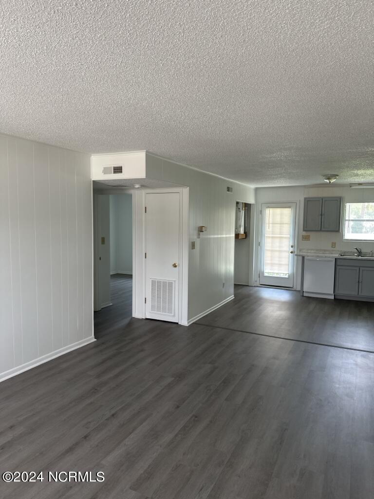 208 Zack Circle B Property Photo 3