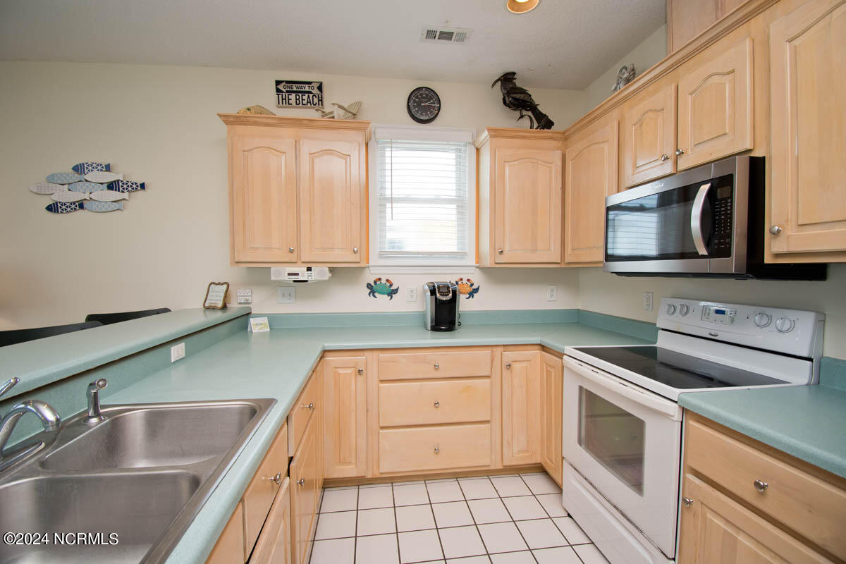 3705 Ocean Drive Property Photo 15