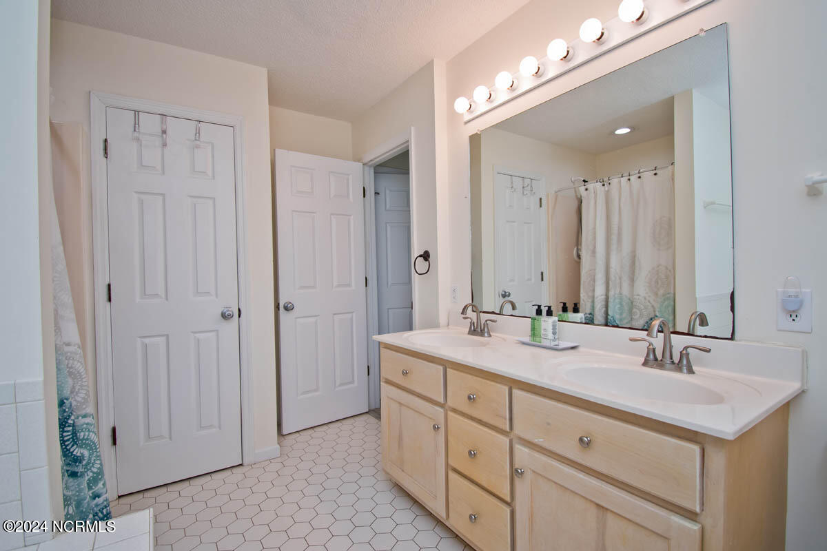 3705 Ocean Drive Property Photo 20
