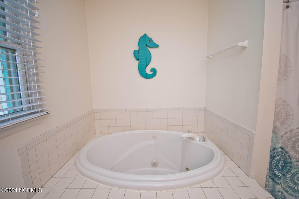 3705 Ocean Drive Property Photo 21