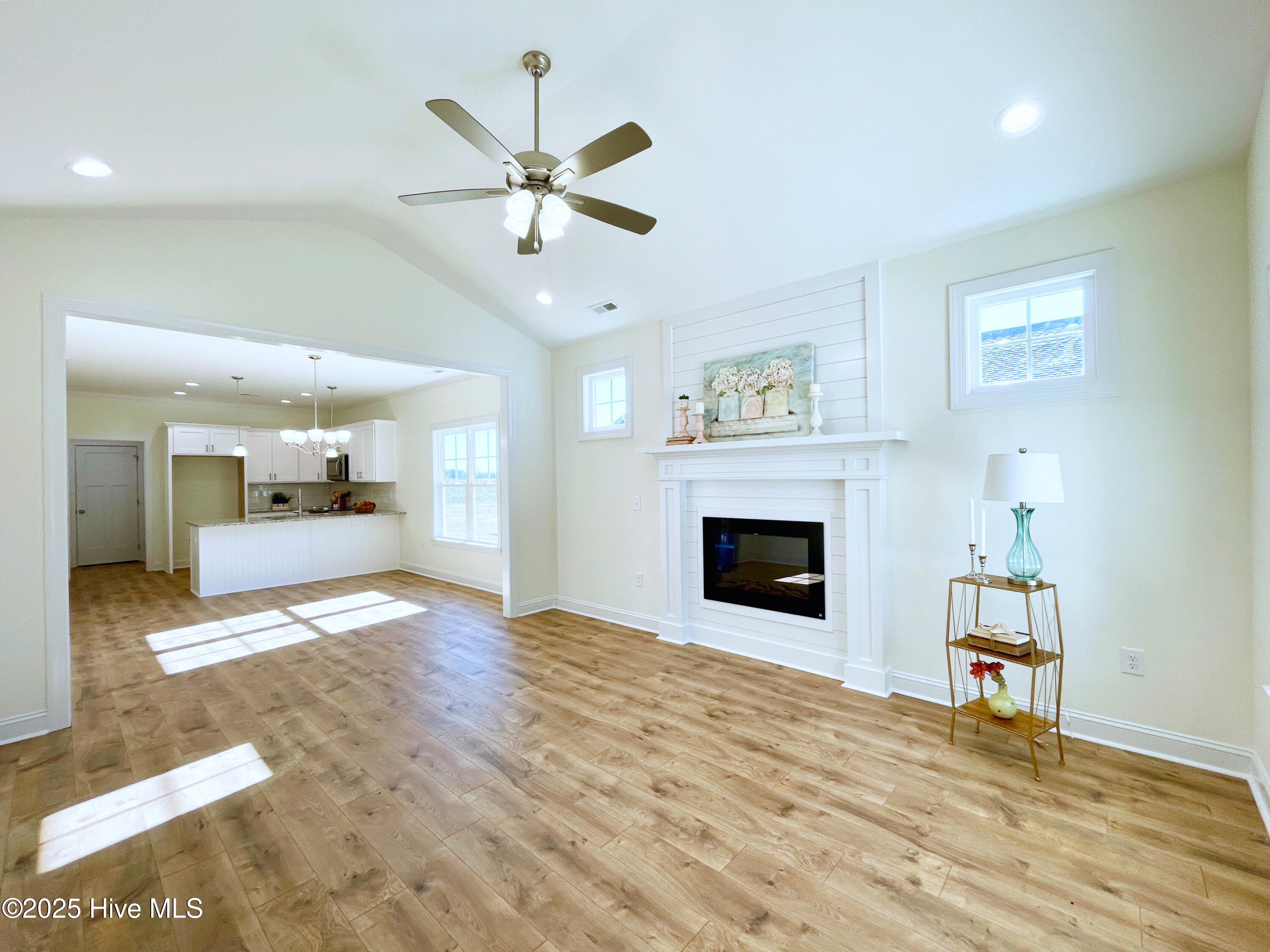 402 S Vance Street Property Photo 6