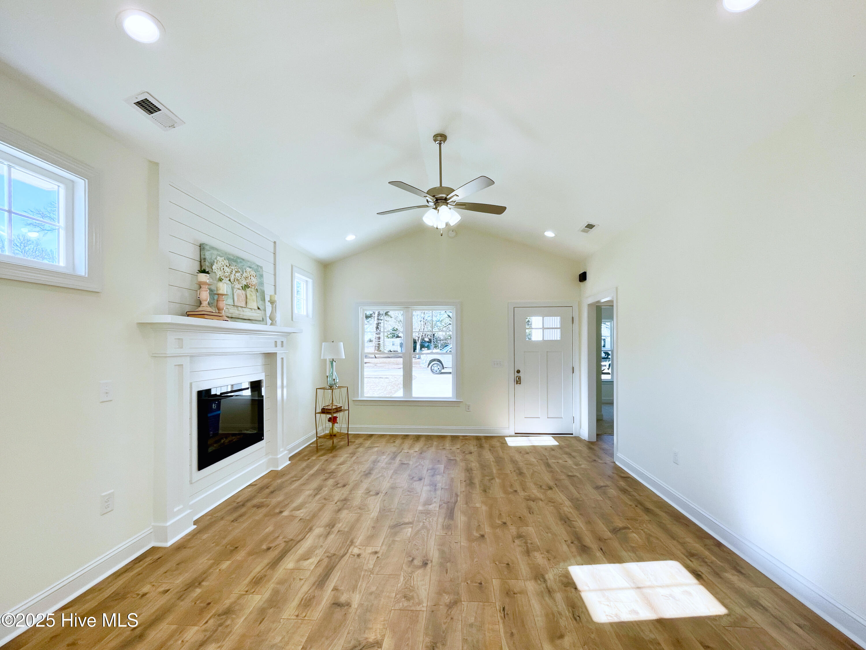 402 S Vance Street Property Photo 8