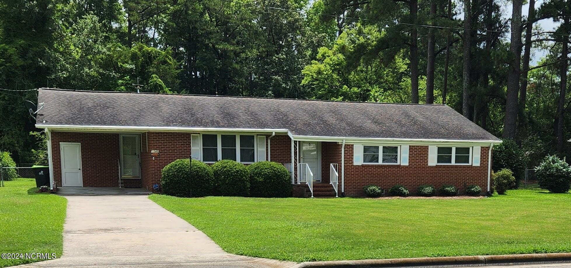 1046 Saint Andrews Street Property Photo 1