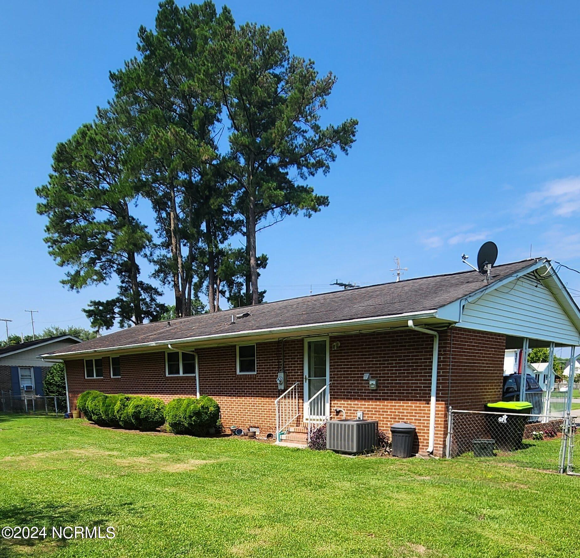 1046 Saint Andrews Street Property Photo 2