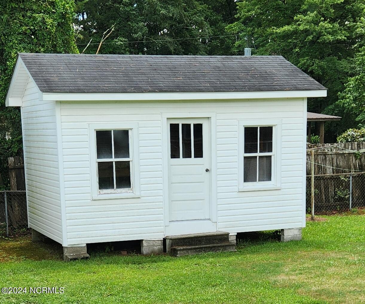 1046 Saint Andrews Street Property Photo 3