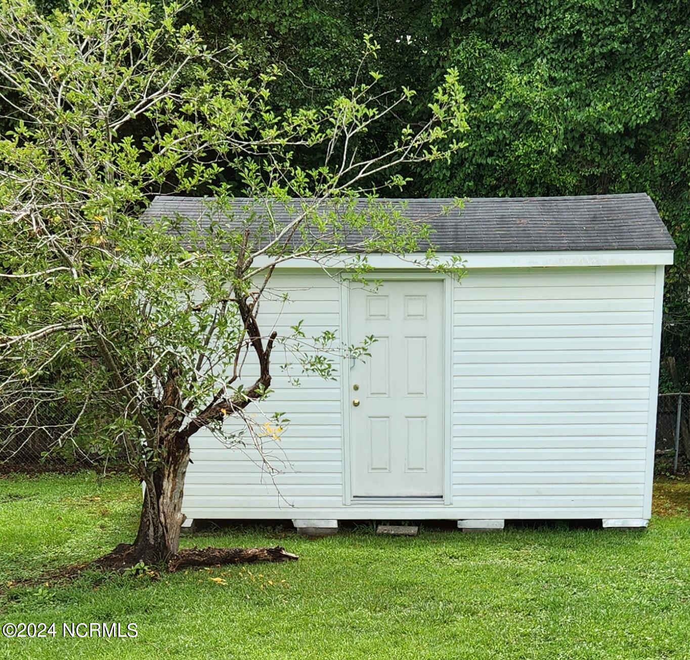 1046 Saint Andrews Street Property Photo 4
