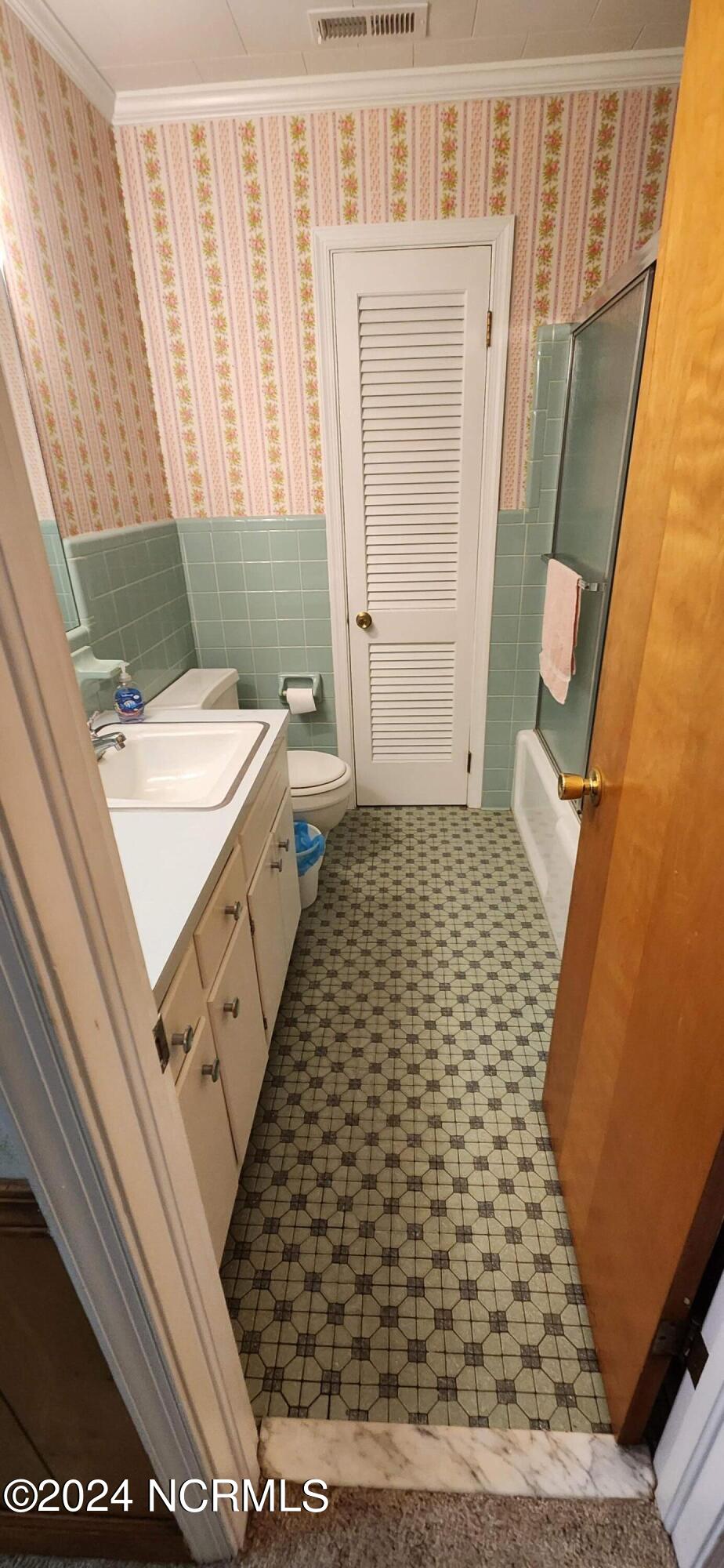 1046 Saint Andrews Street Property Photo 13