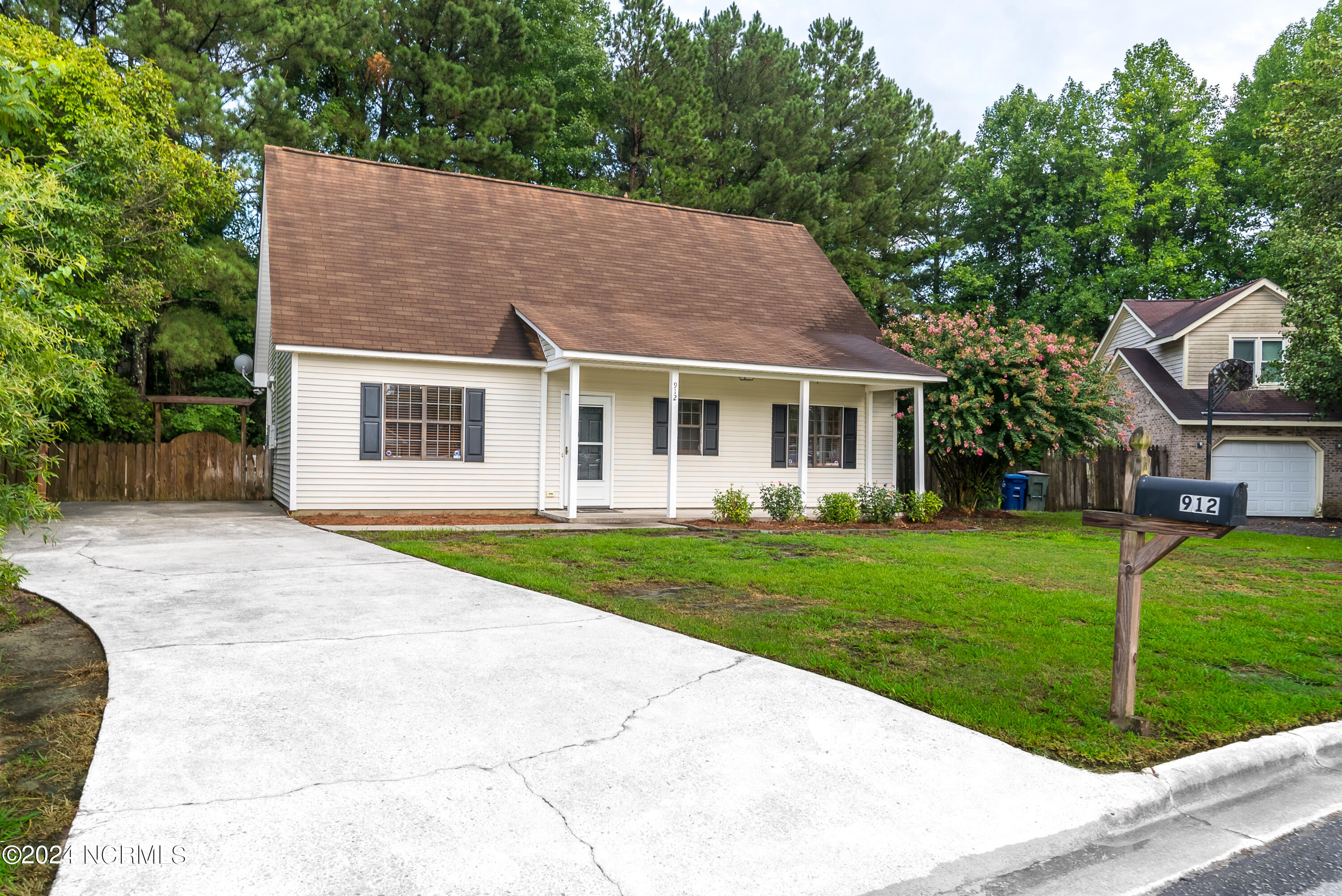 912 Autumn Drive Property Photo 1