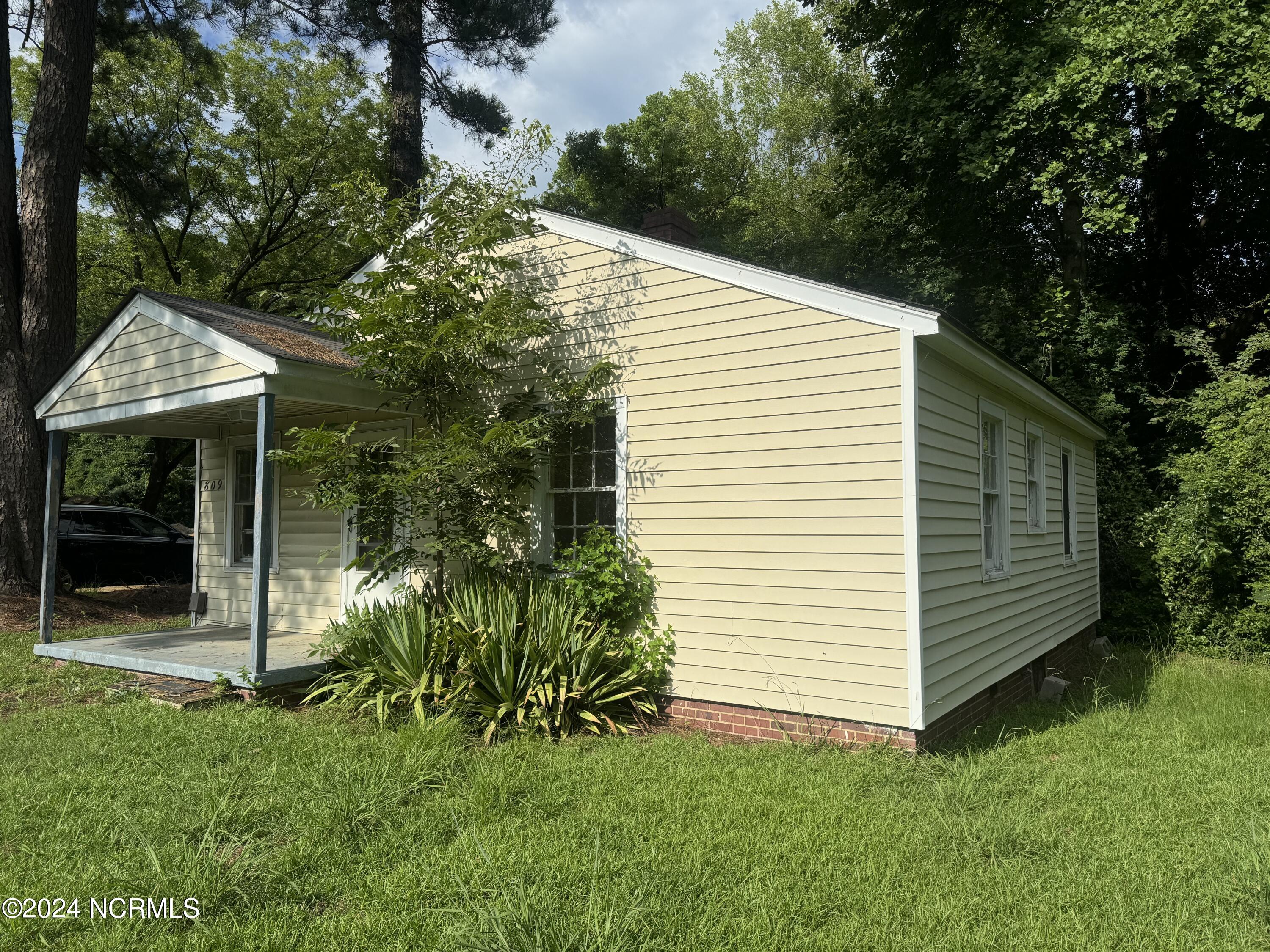 809 Stadiem Drive Property Photo 1