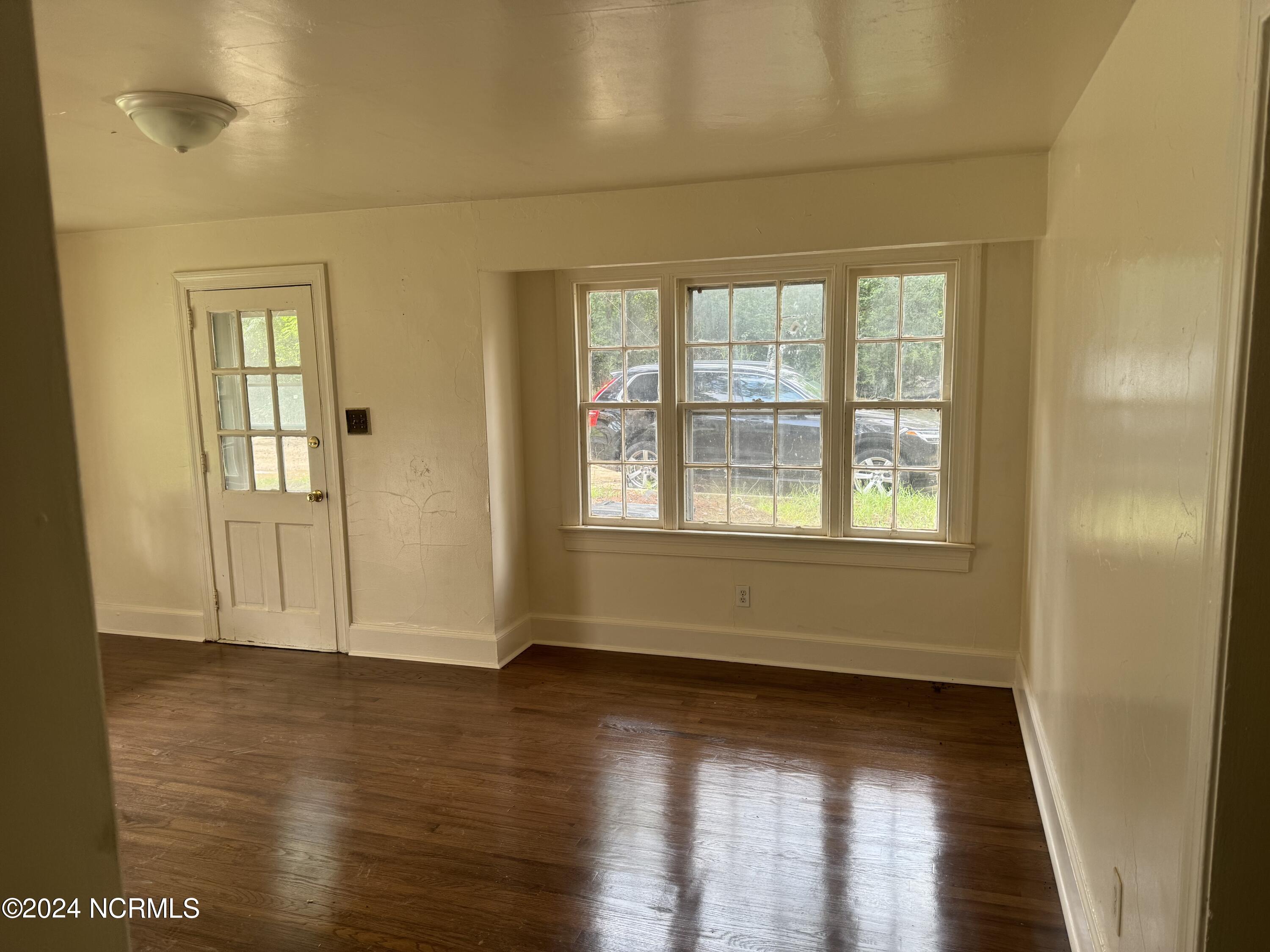 809 Stadiem Drive Property Photo 3