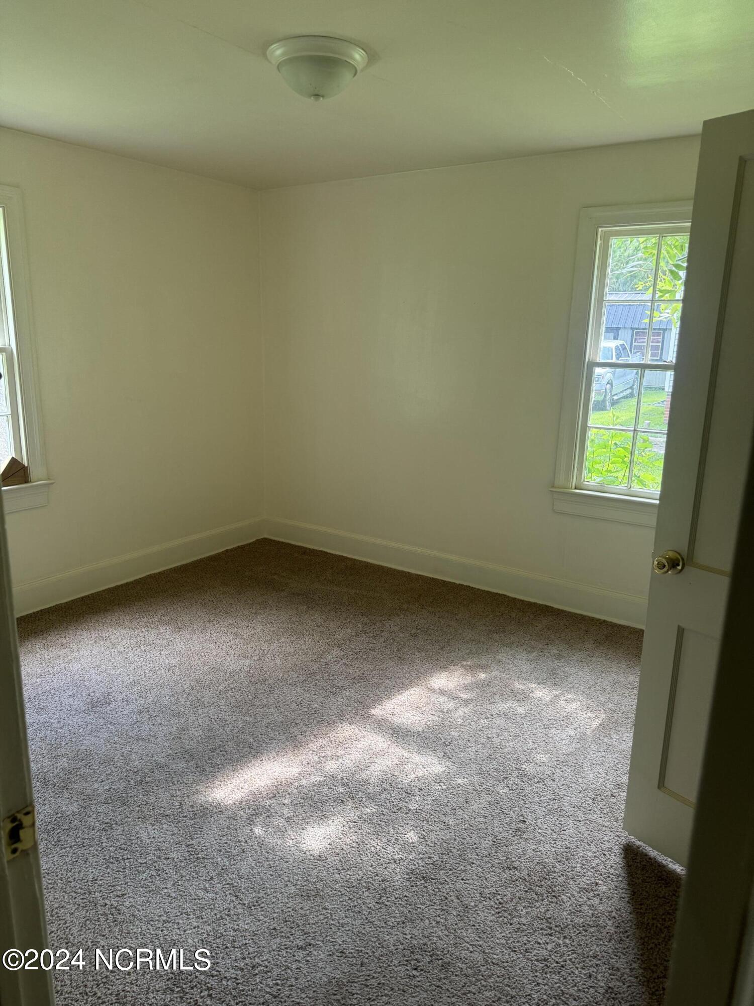 809 Stadiem Drive Property Photo 4