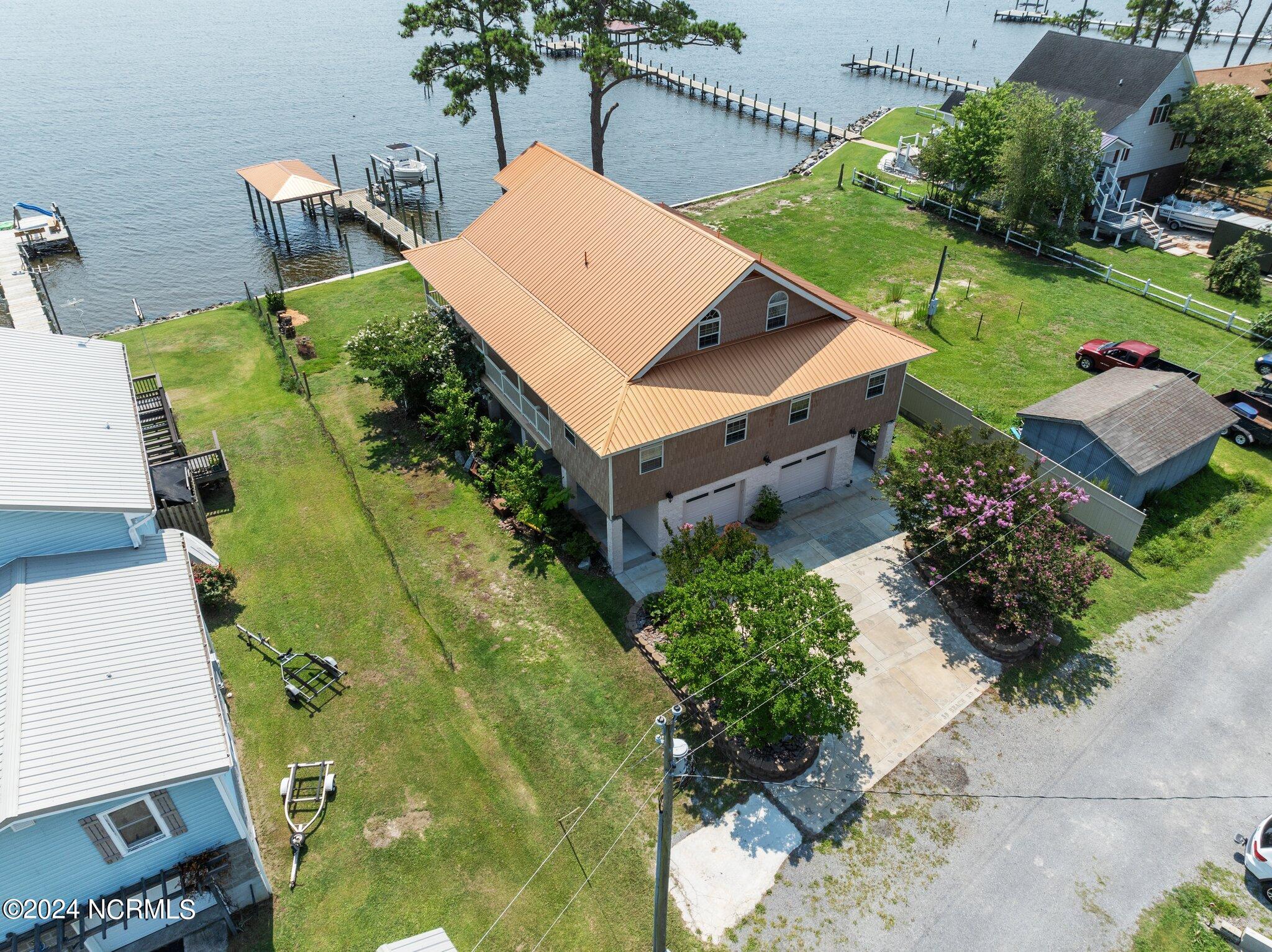 39 Beach Road Property Photo 3