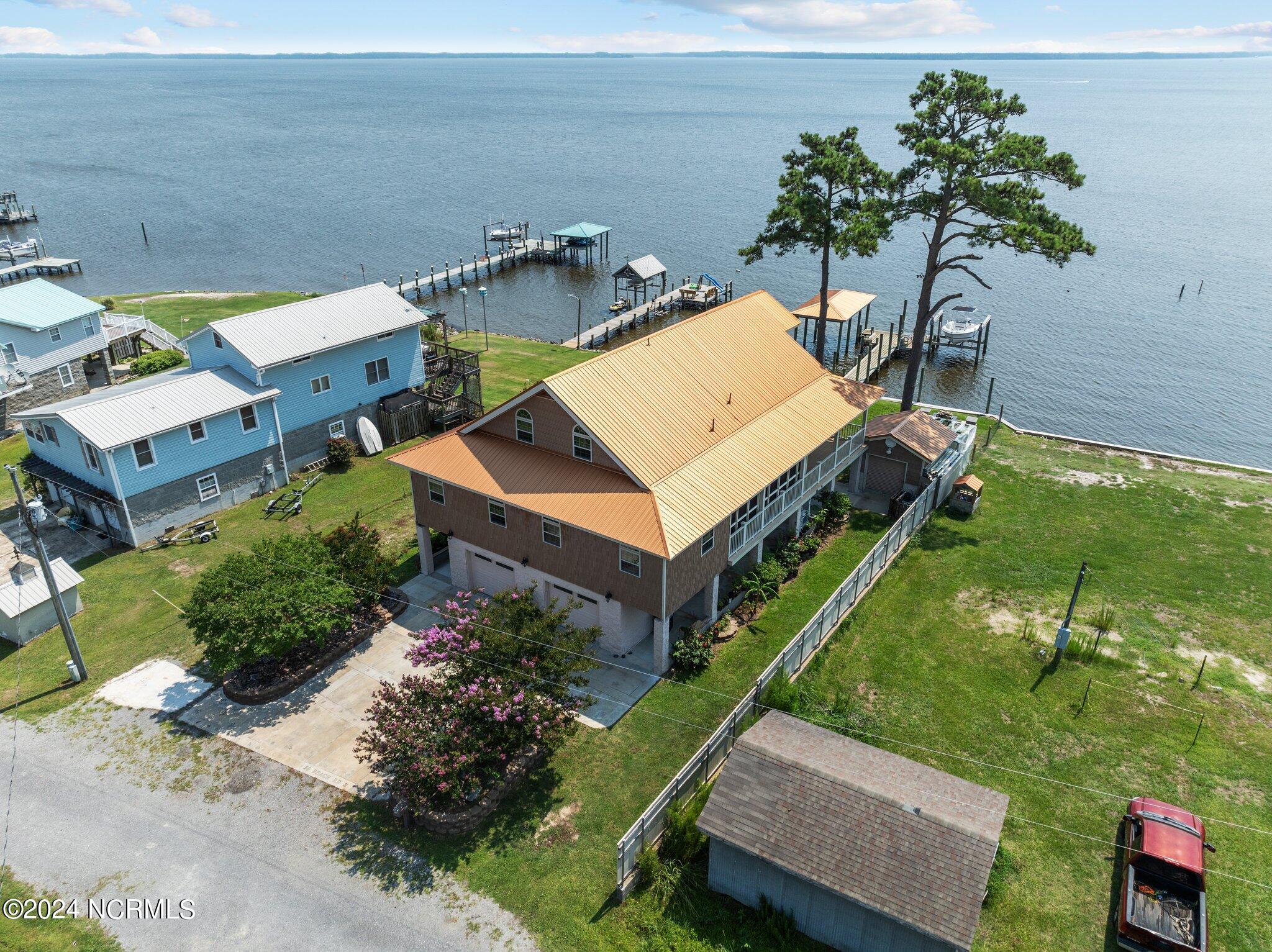 39 Beach Road Property Photo 4