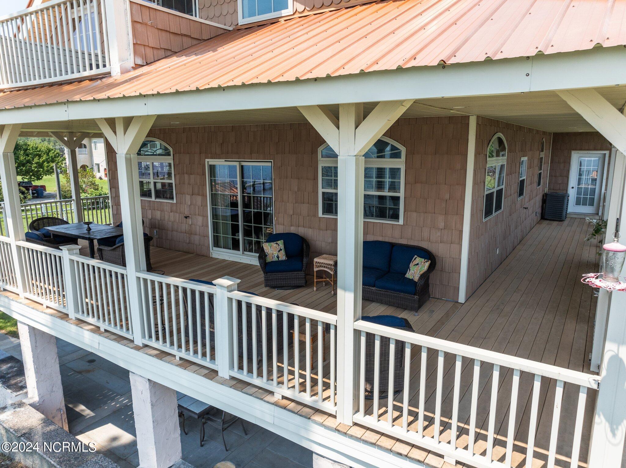 39 Beach Road Property Photo 6