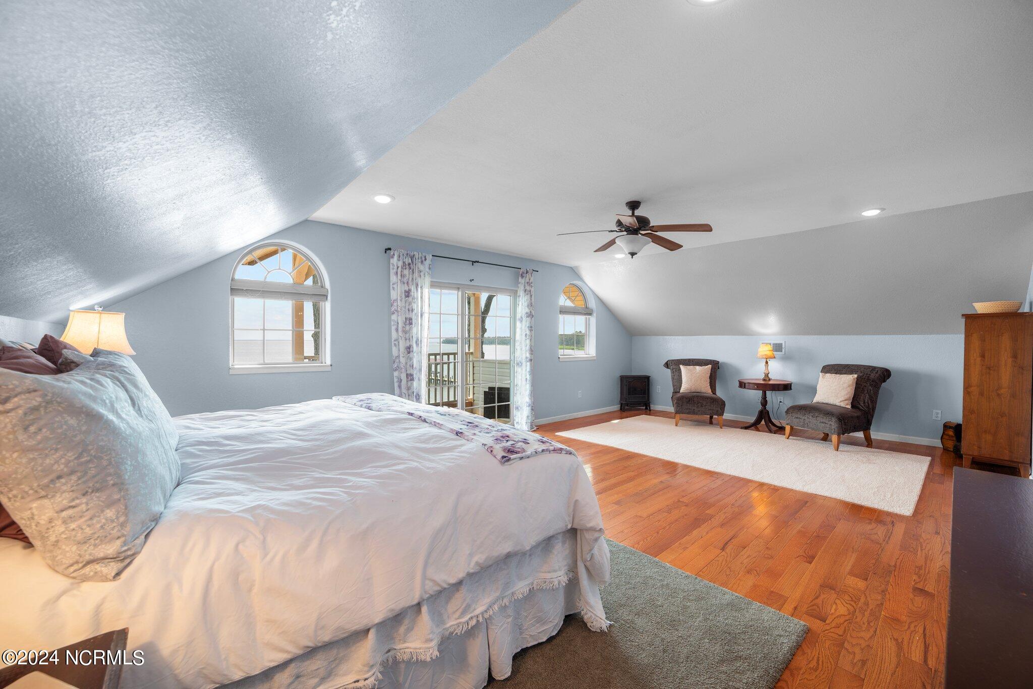 39 Beach Road Property Photo 33
