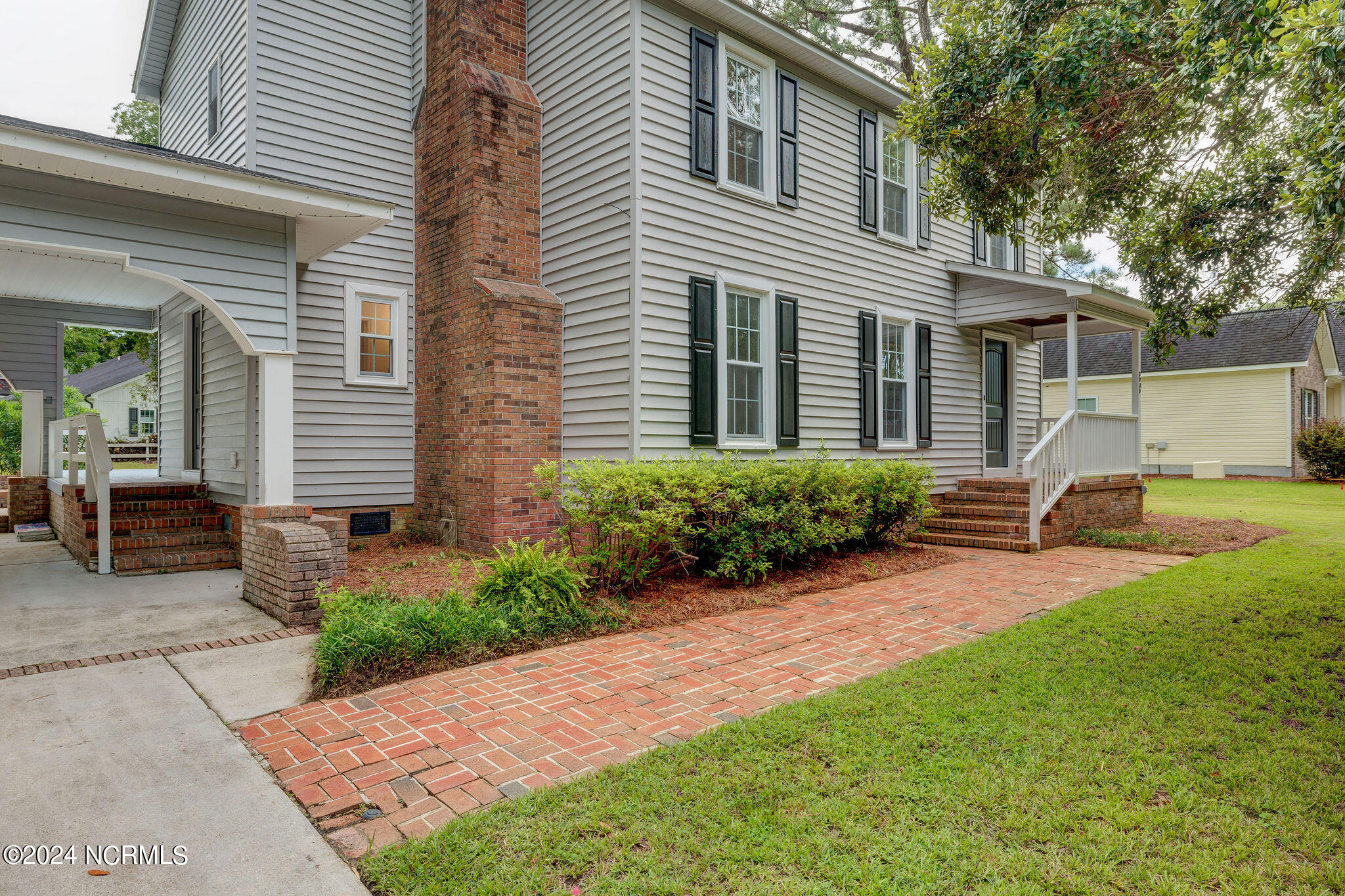 3939 Appleton Way Property Photo 4