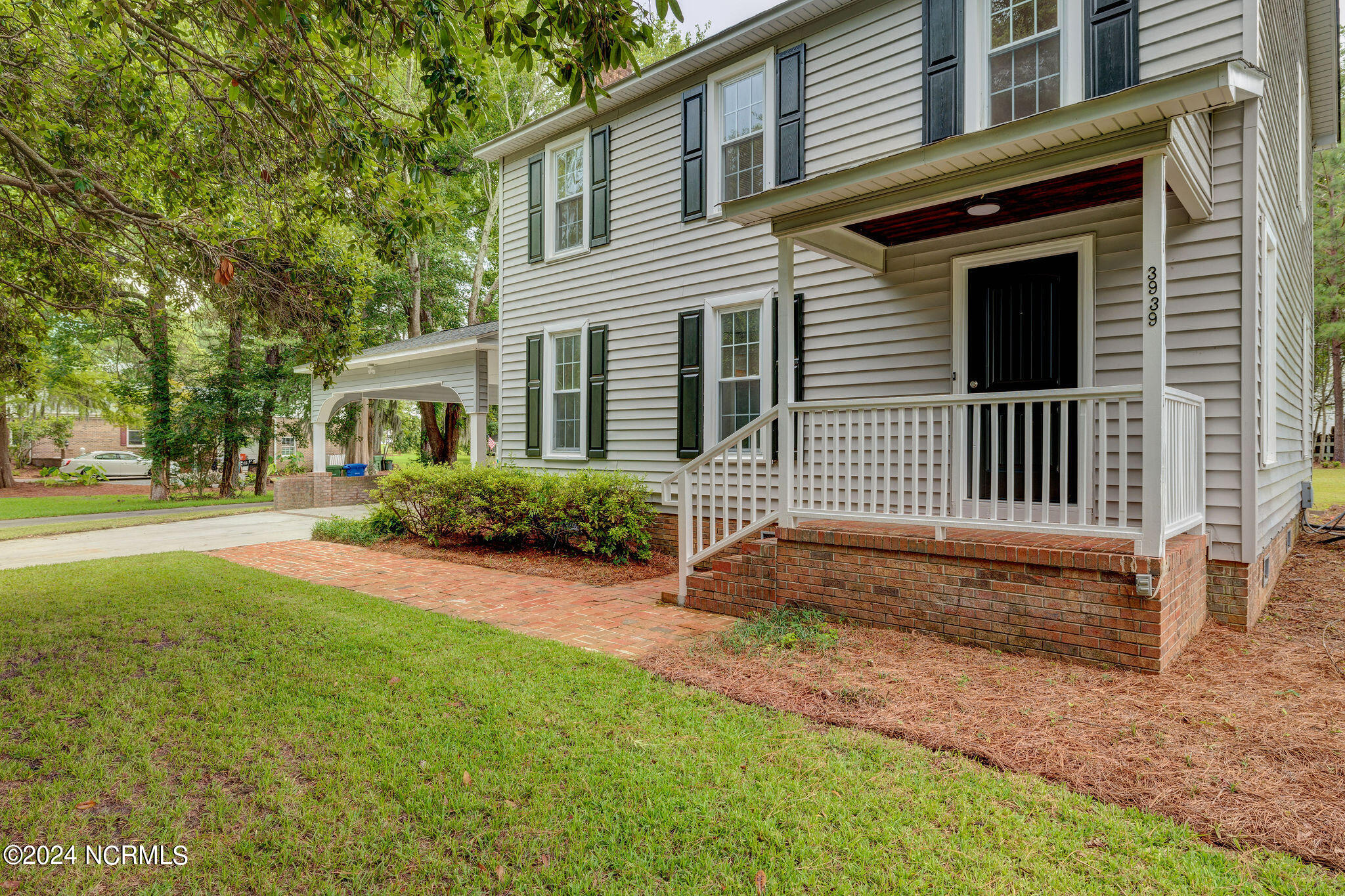 3939 Appleton Way Property Photo 5
