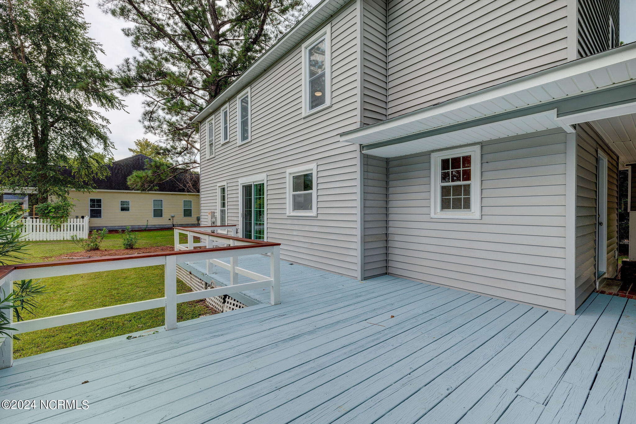 3939 Appleton Way Property Photo 11