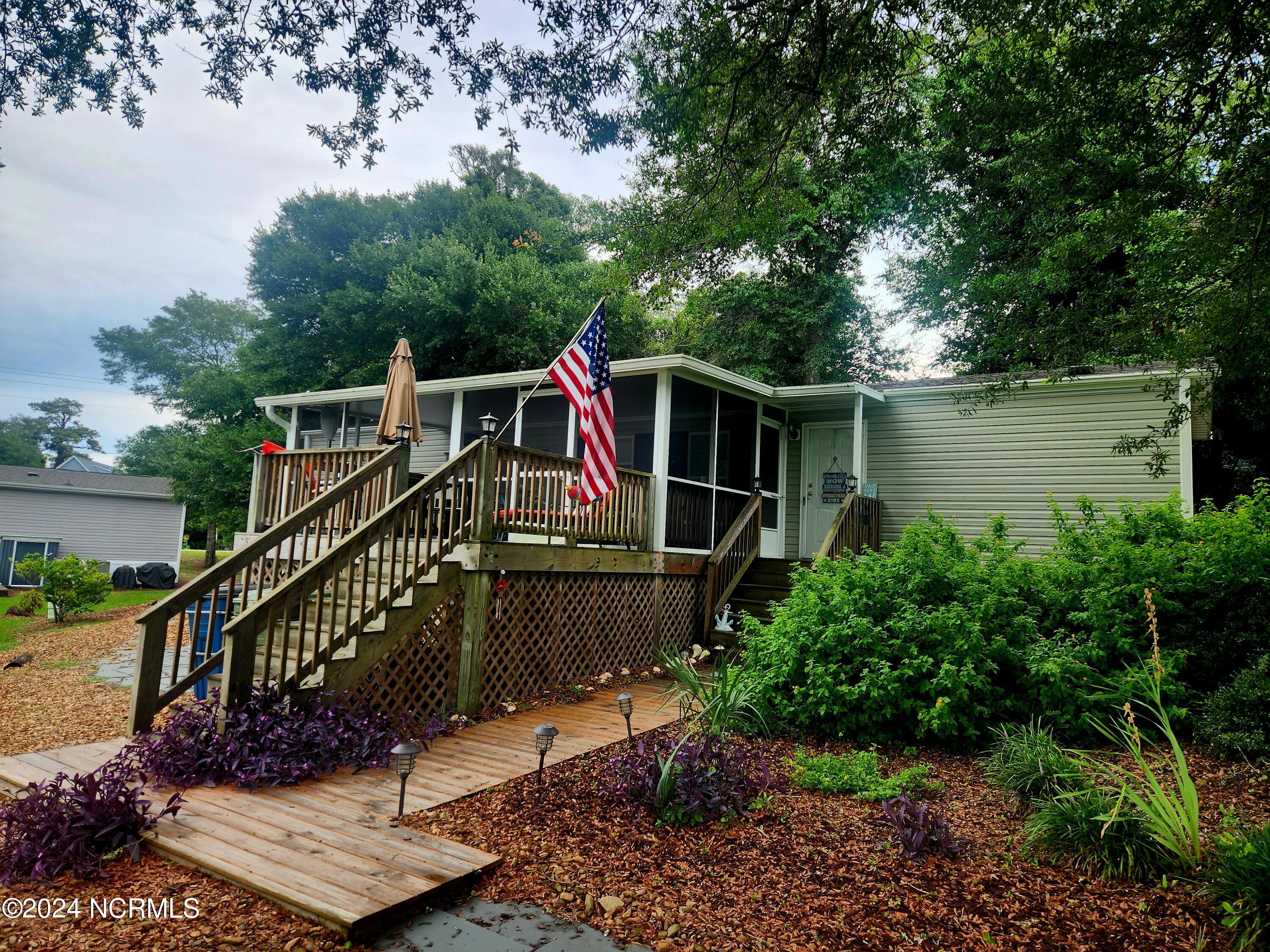 304 Deer Trail Property Photo 1