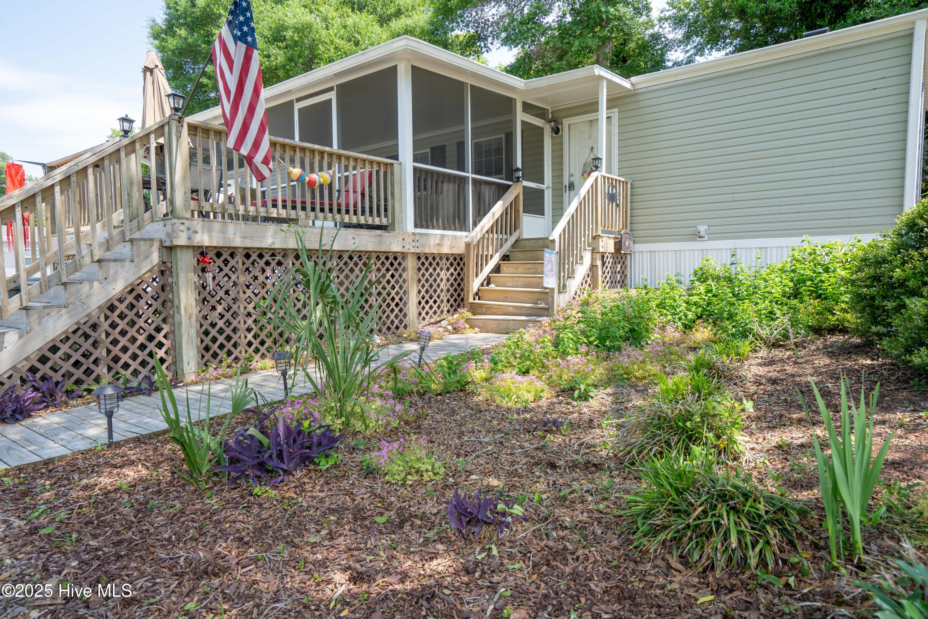 304 Deer Trail Property Photo 3