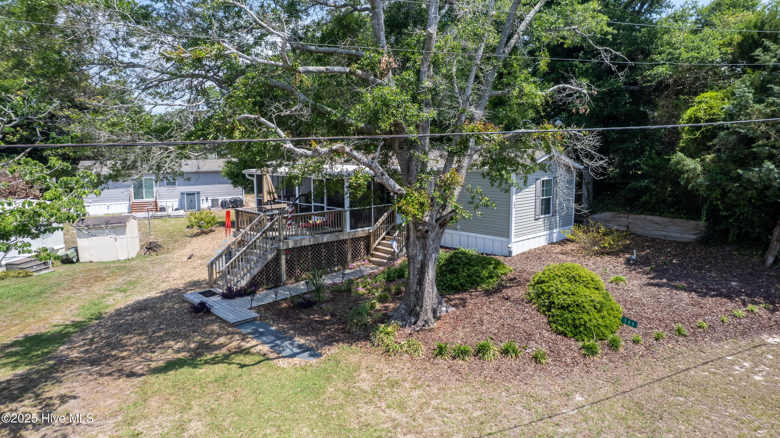304 Deer Trail Property Photo 4