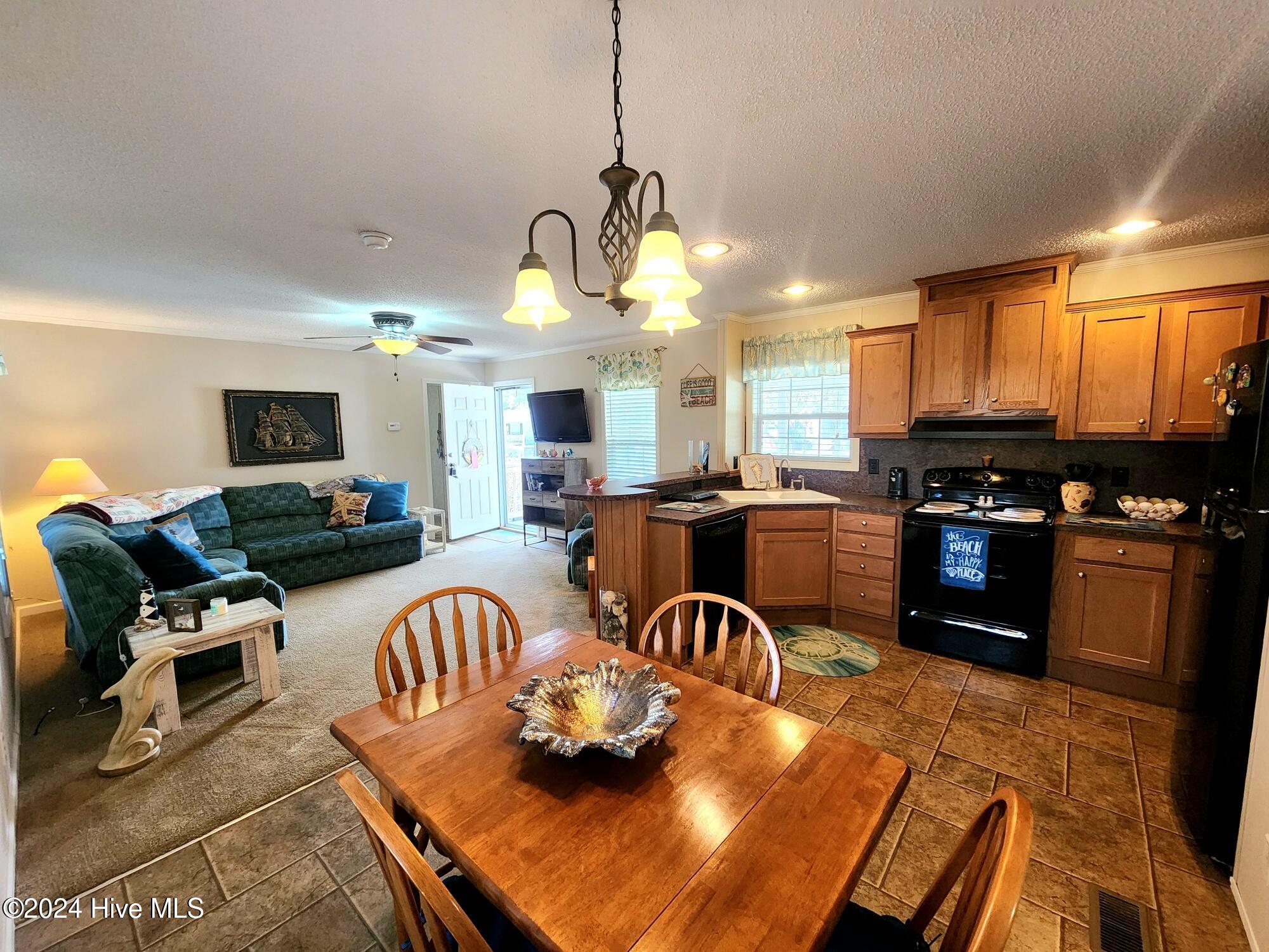 304 Deer Trail Property Photo 6
