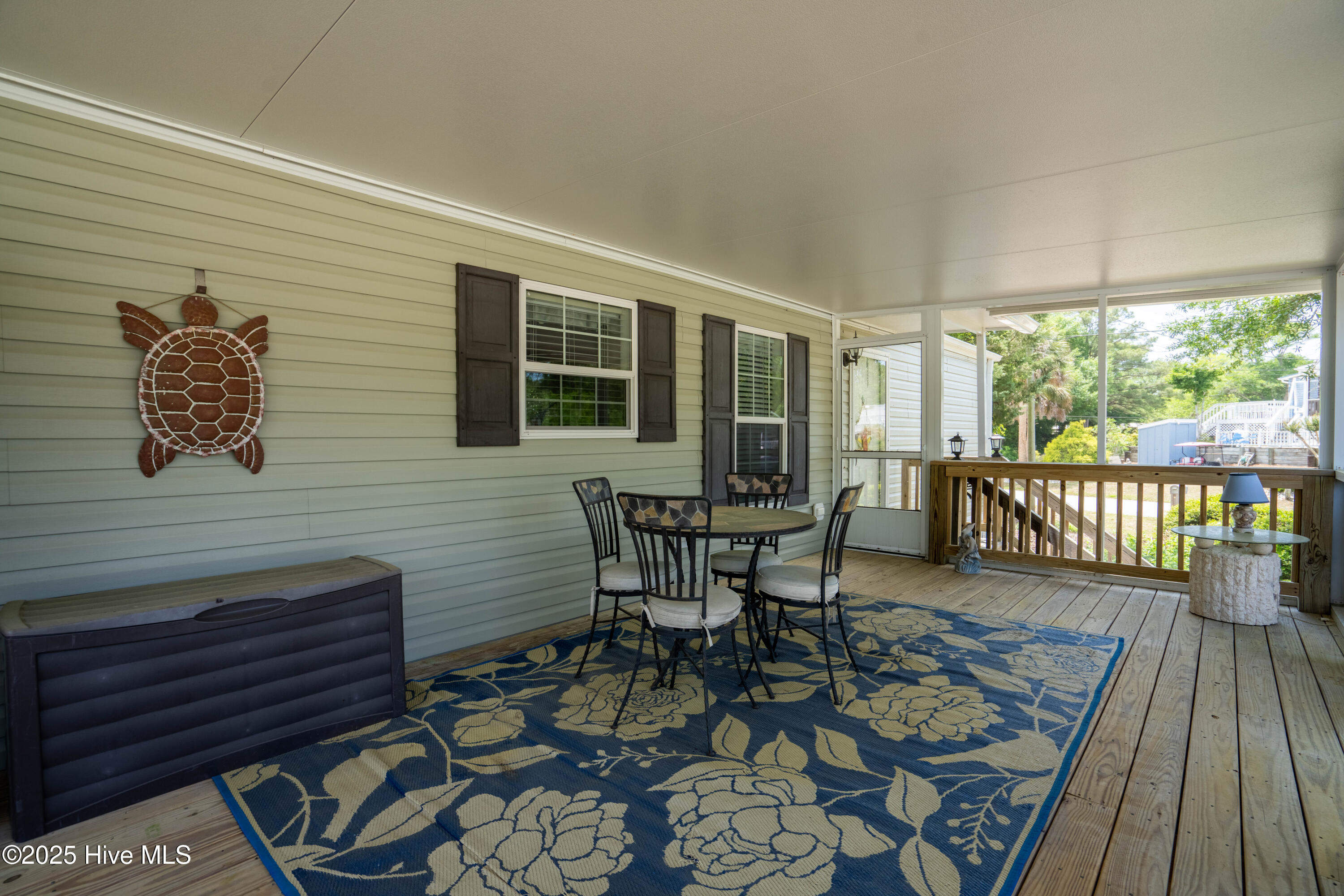 304 Deer Trail Property Photo 9