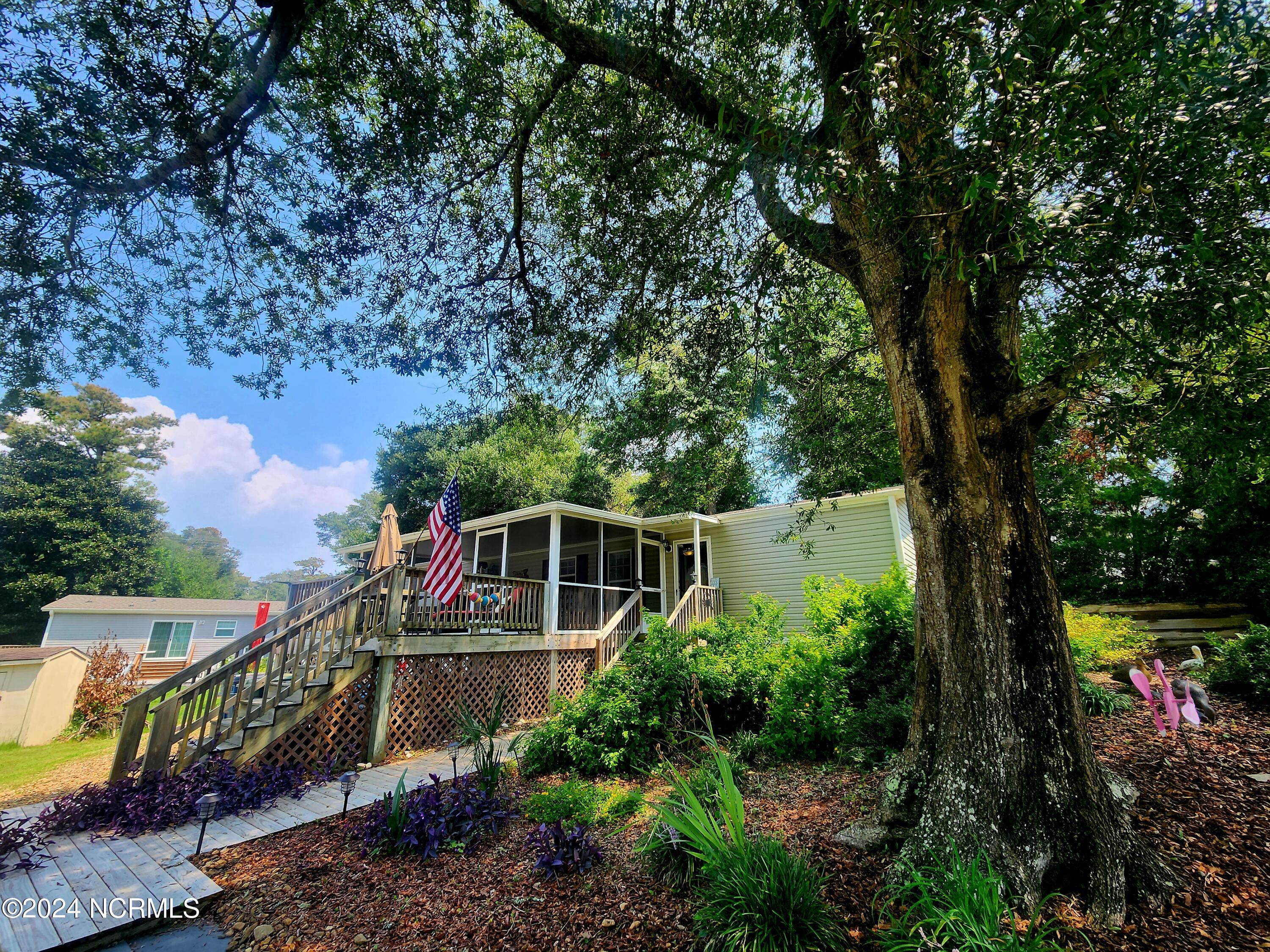 304 Deer Trail Property Photo 16