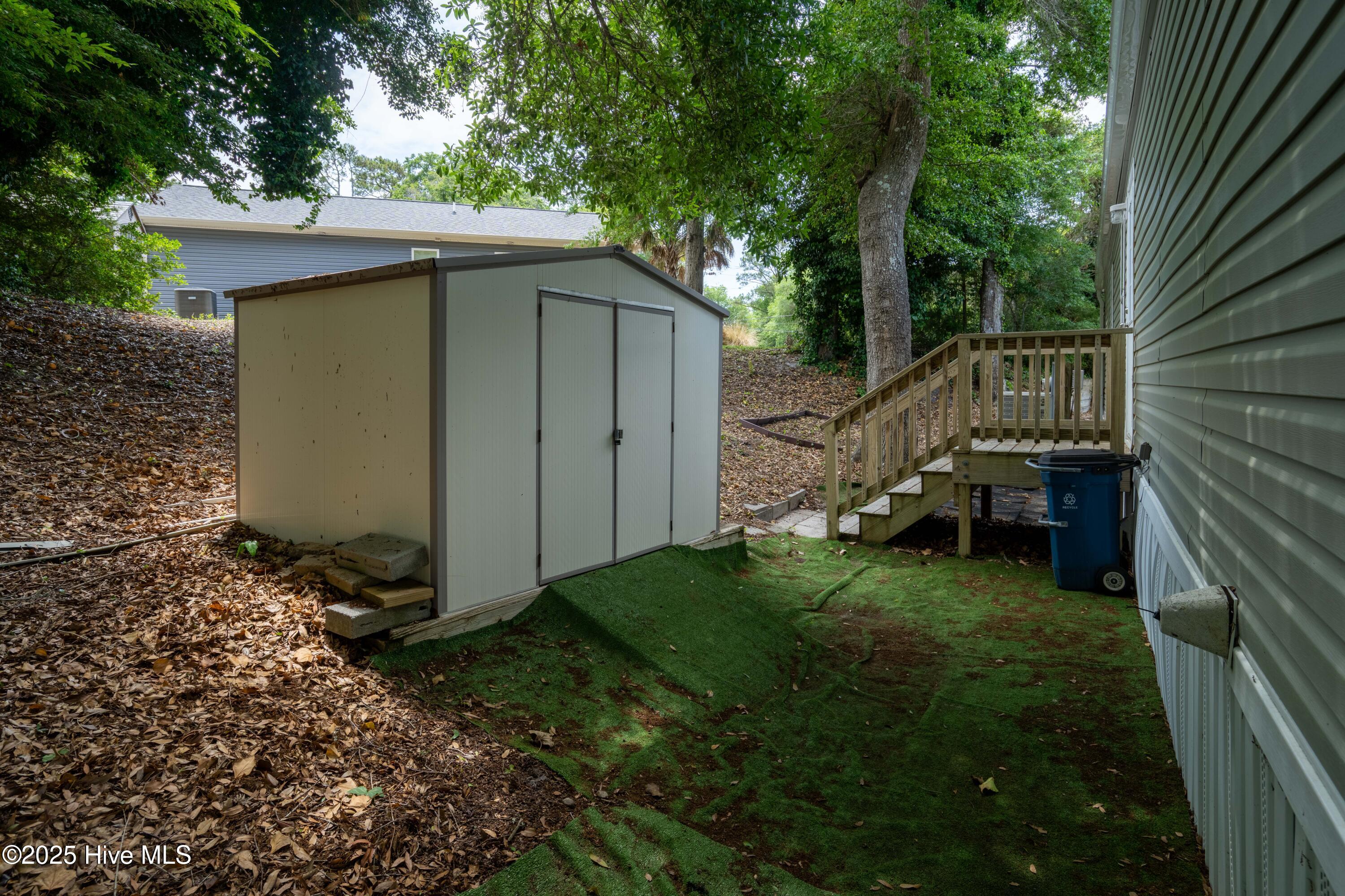 304 Deer Trail Property Photo 18