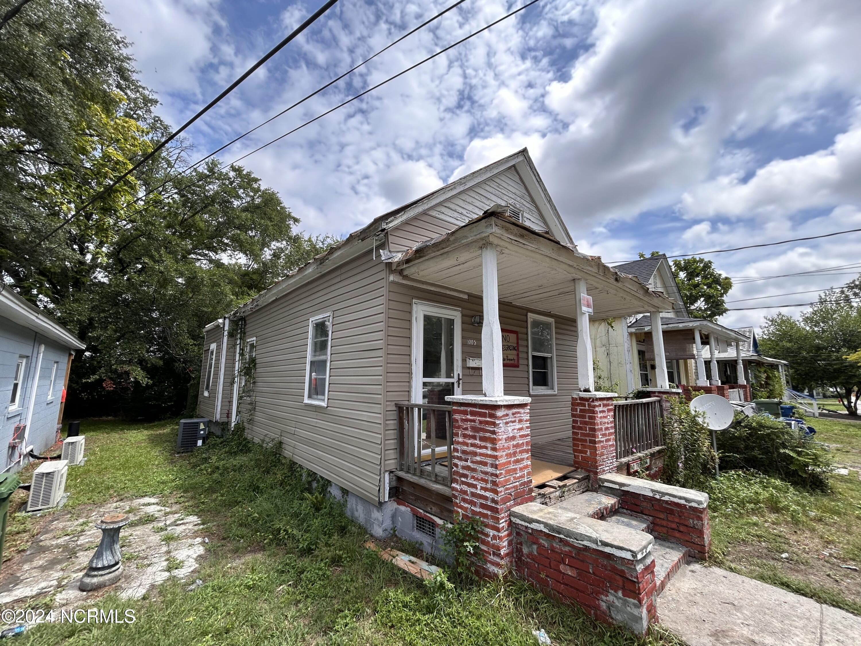 1005 Queen Street Property Photo 1