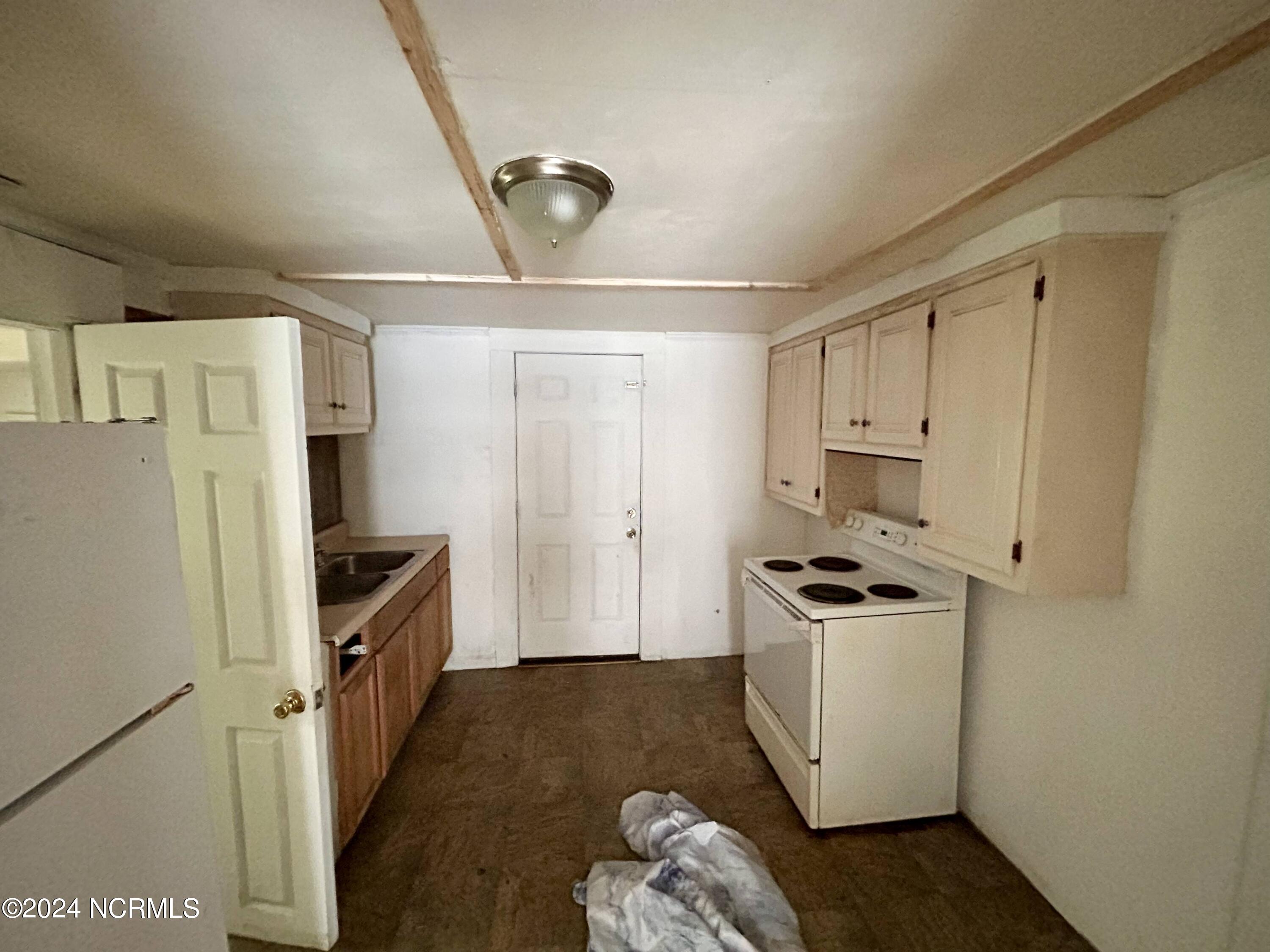 1005 Queen Street Property Photo 3