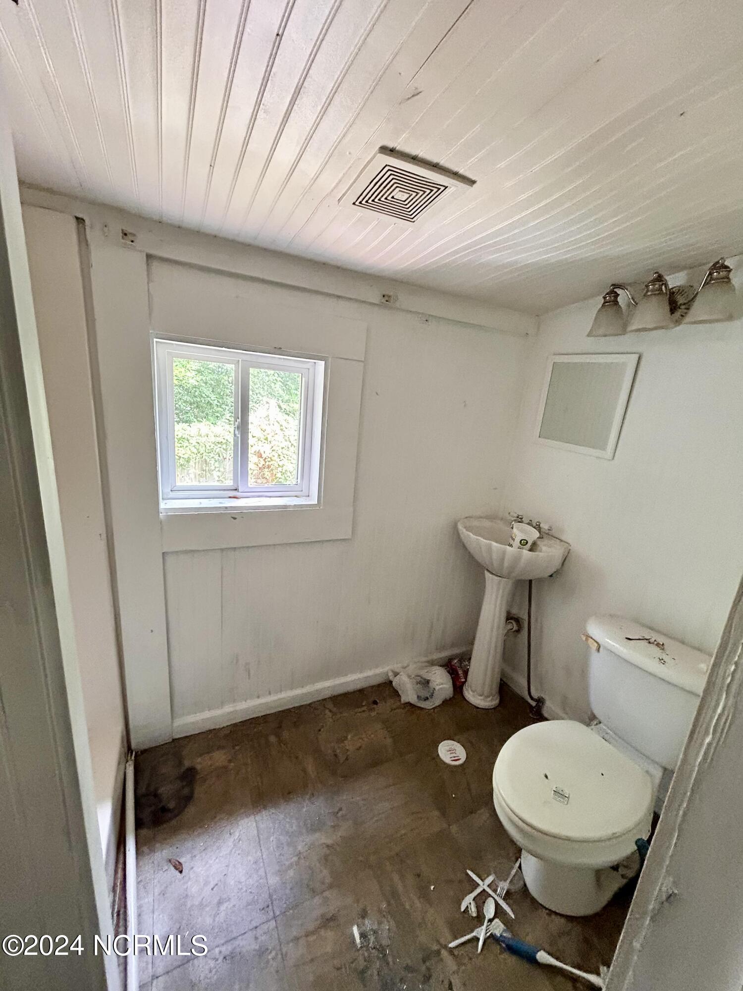 1005 Queen Street Property Photo 4