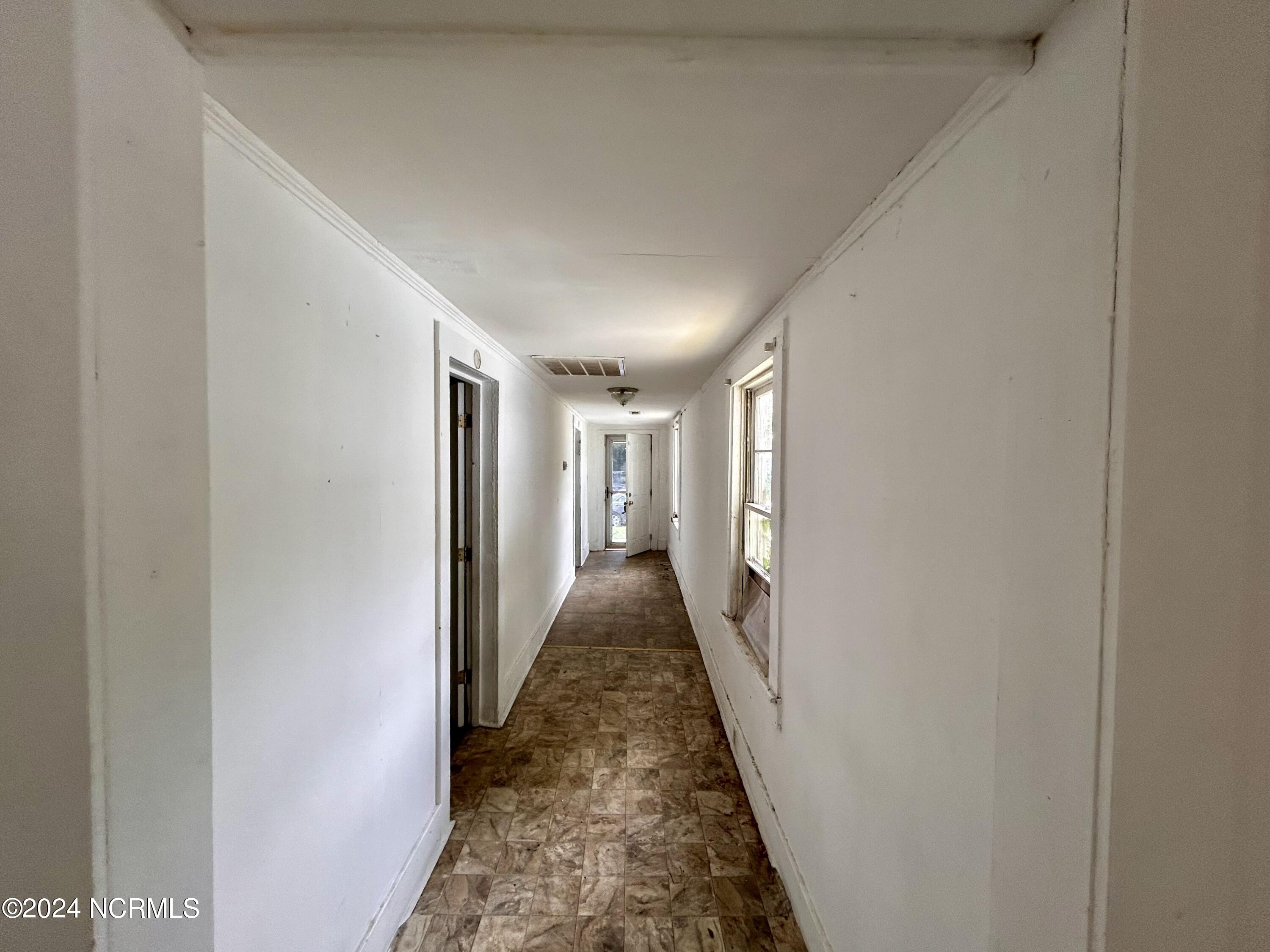 1005 Queen Street Property Photo 5