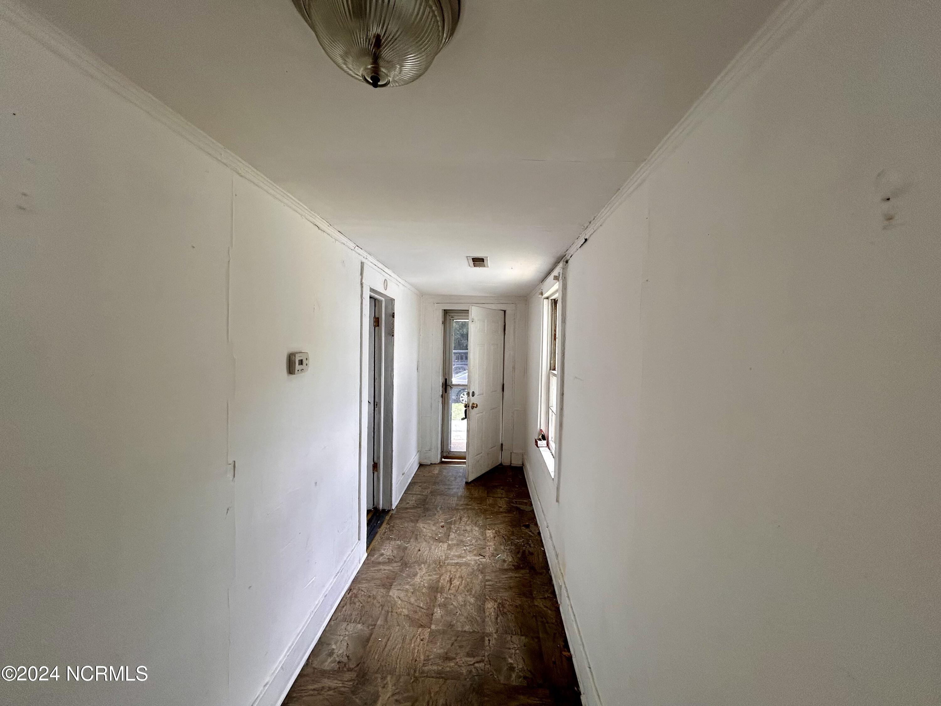 1005 Queen Street Property Photo 6