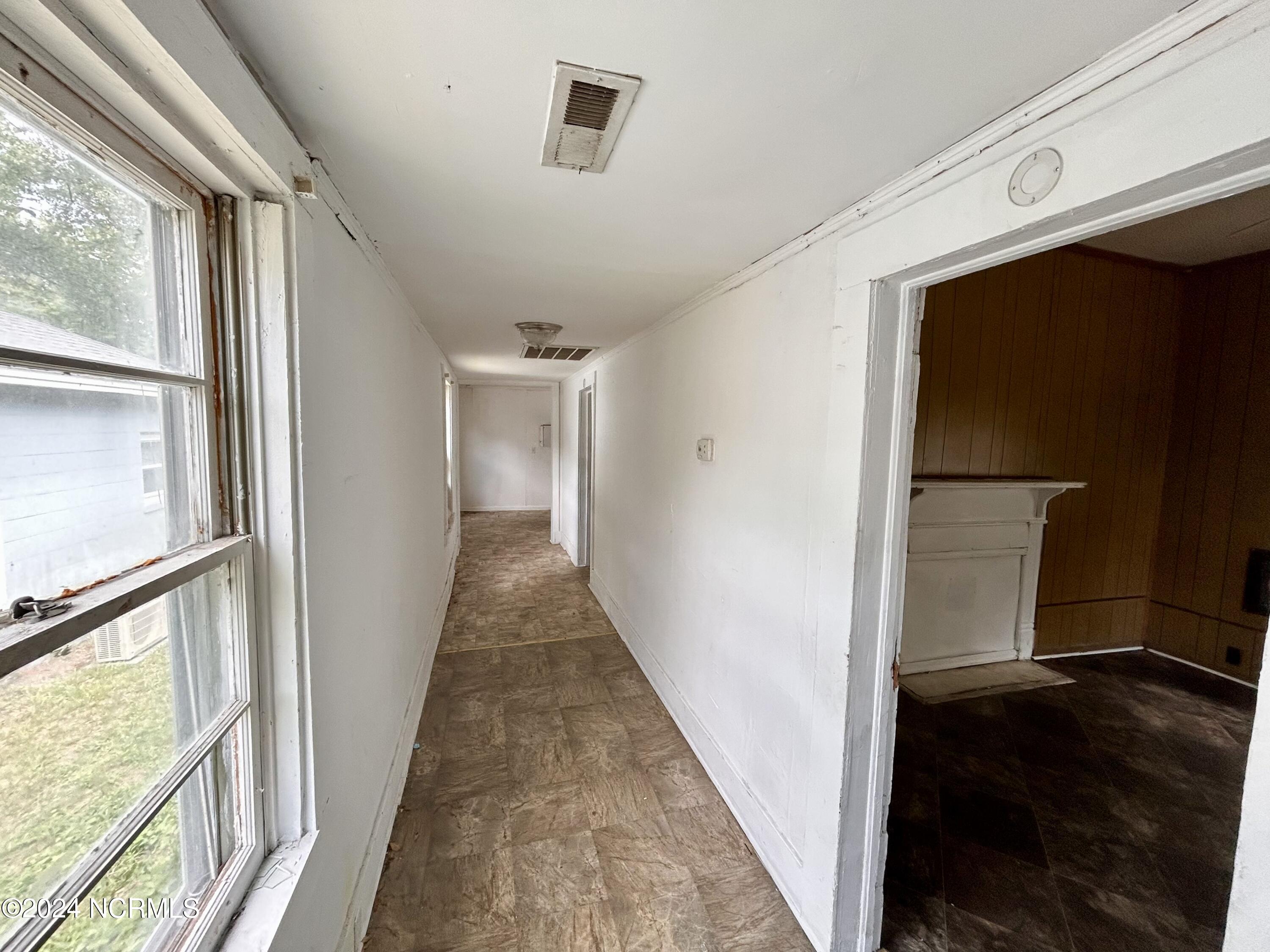 1005 Queen Street Property Photo 8
