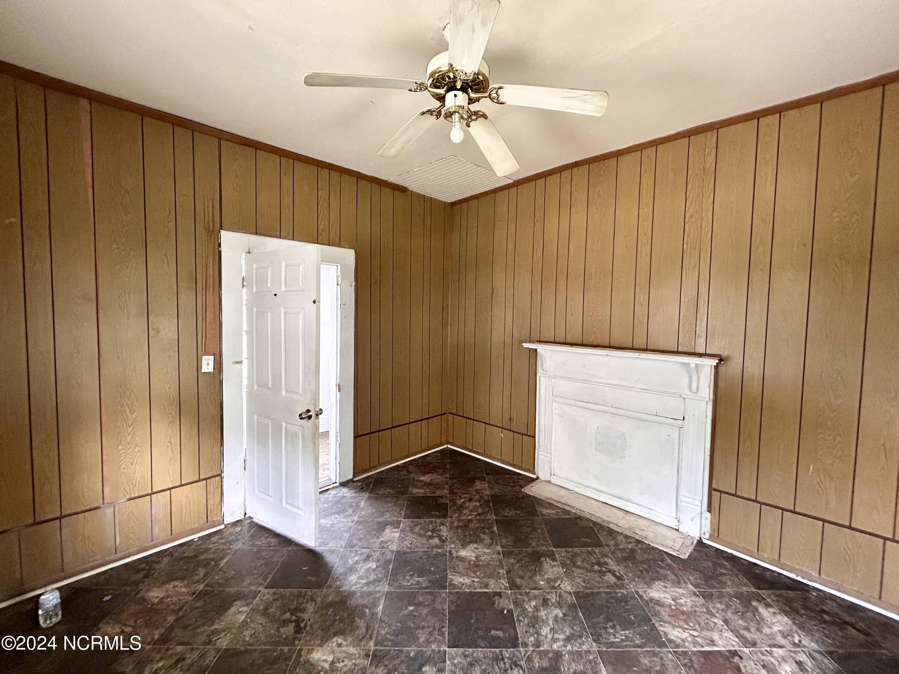 1005 Queen Street Property Photo 9