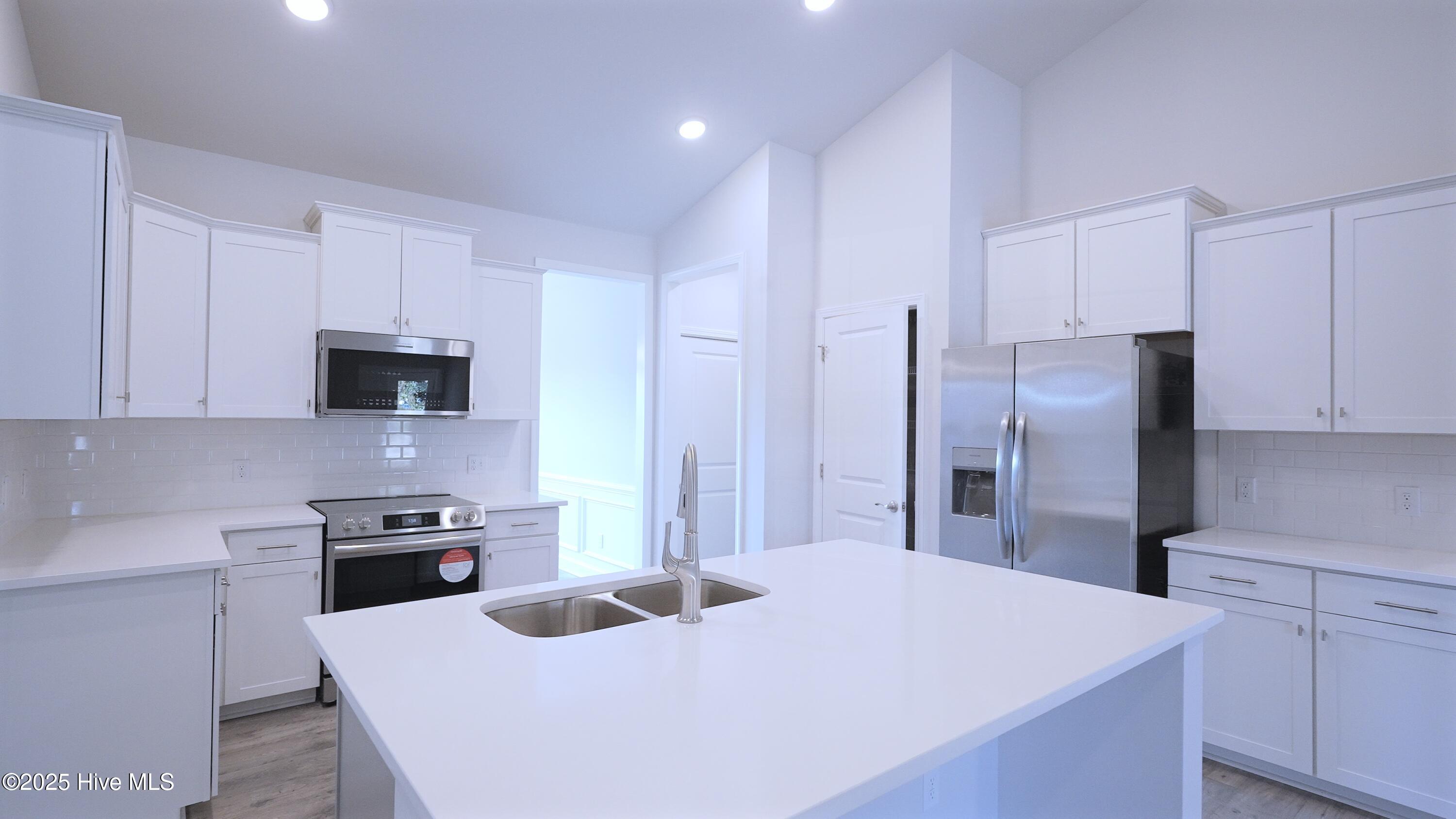 1219 St Simons Drive Property Photo 5