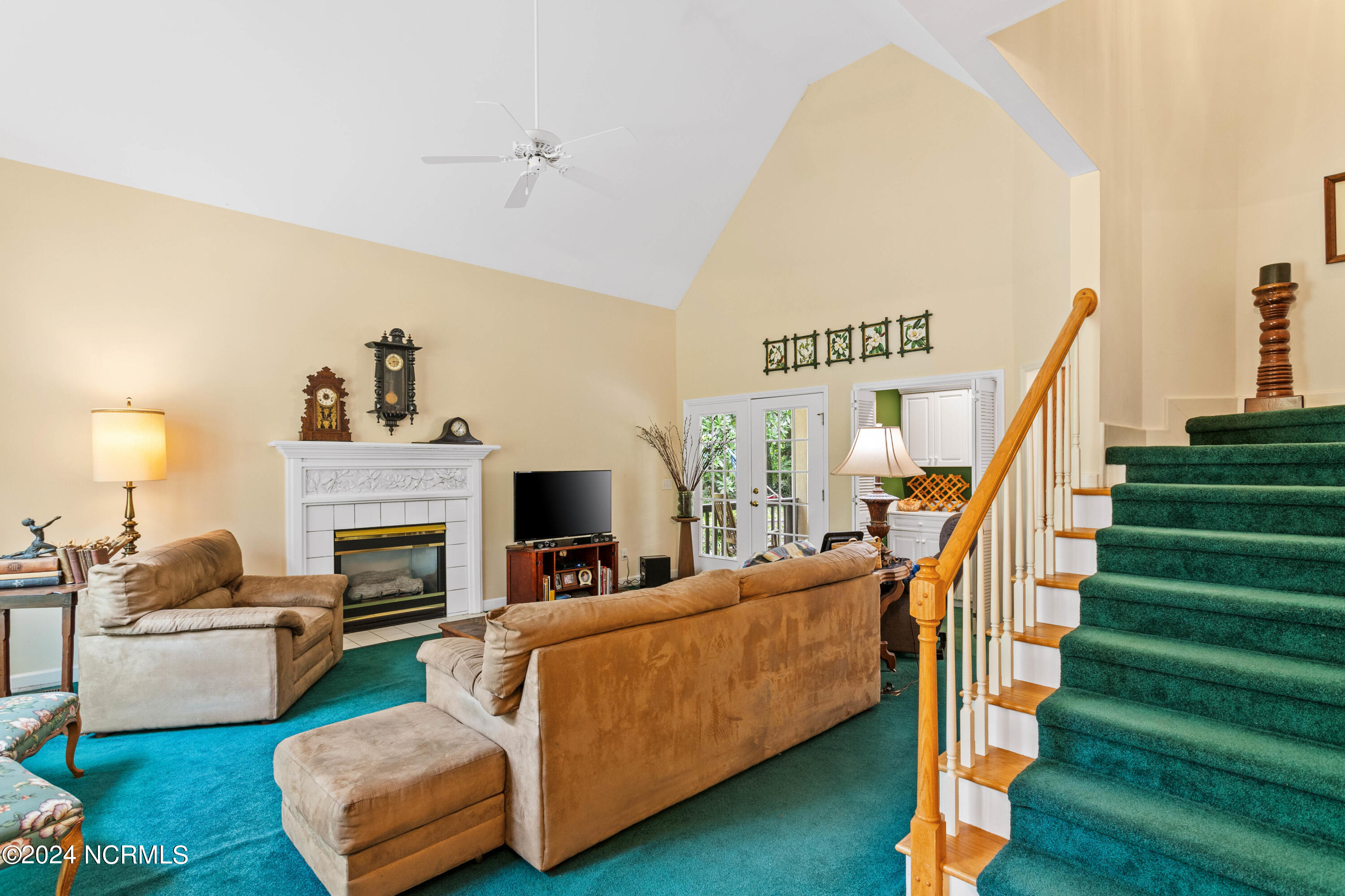 6604 Cove Point Drive Property Photo 5