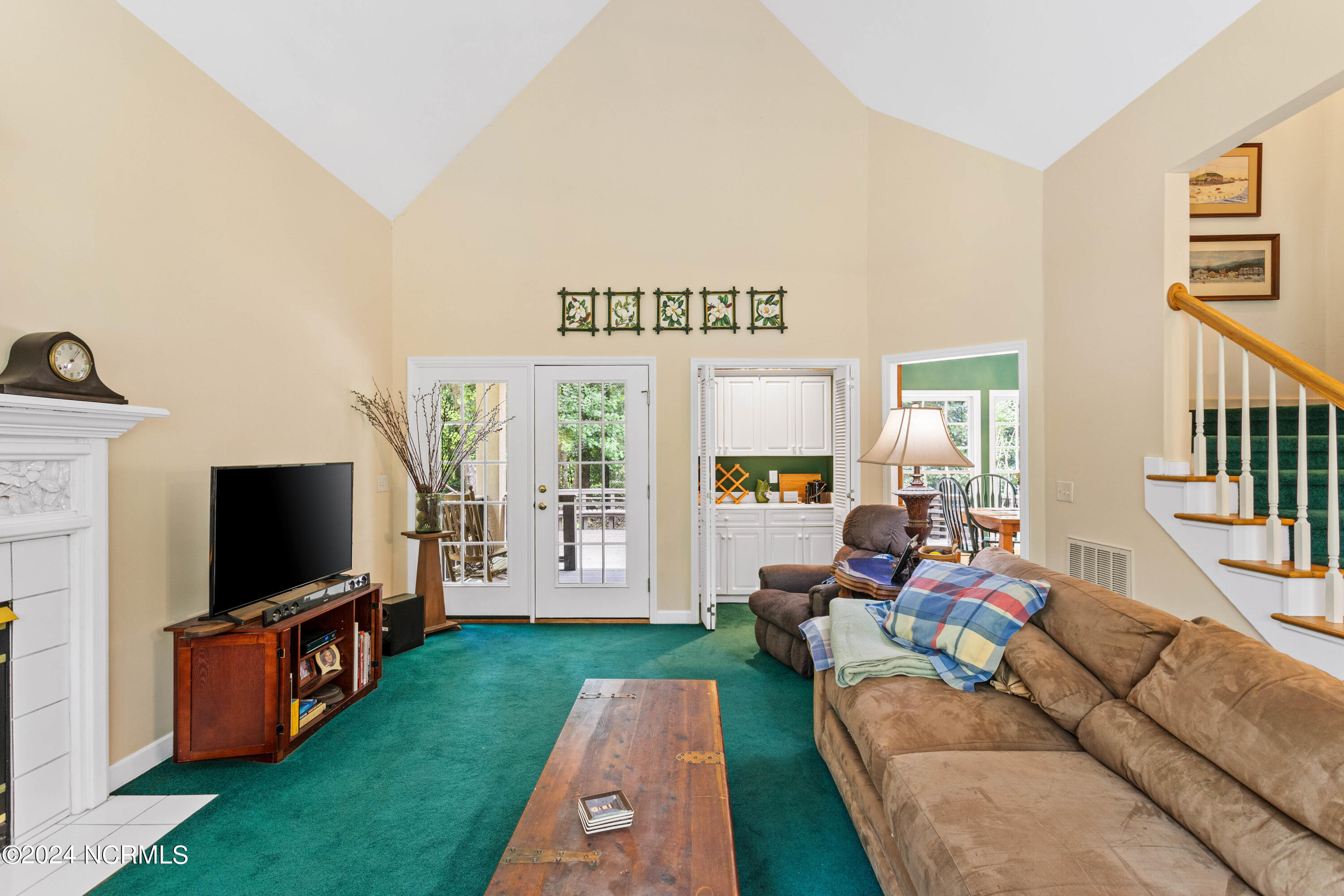 6604 Cove Point Drive Property Photo 8