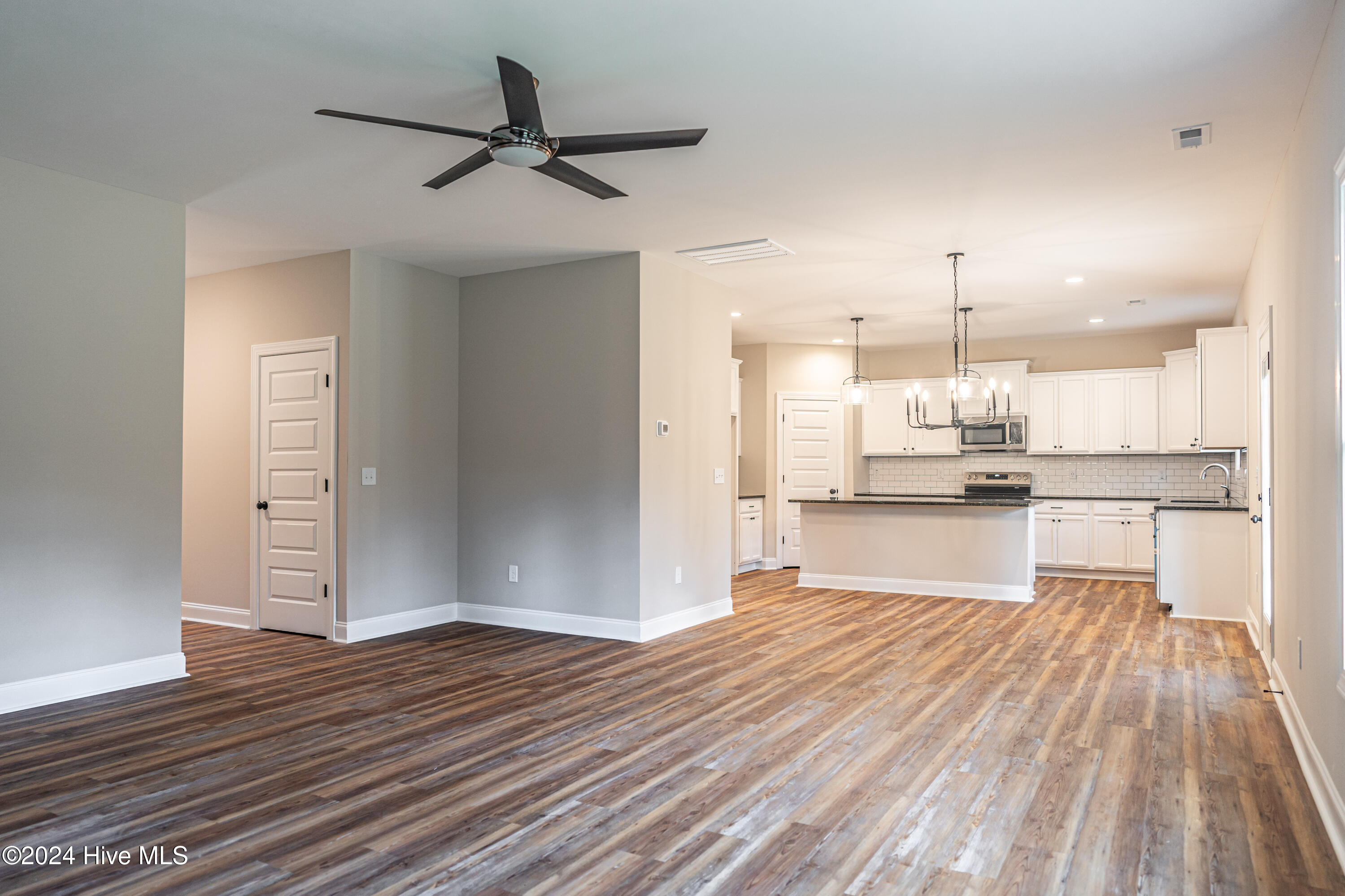 6913 Old Jefferson Davis Highway Property Photo 4