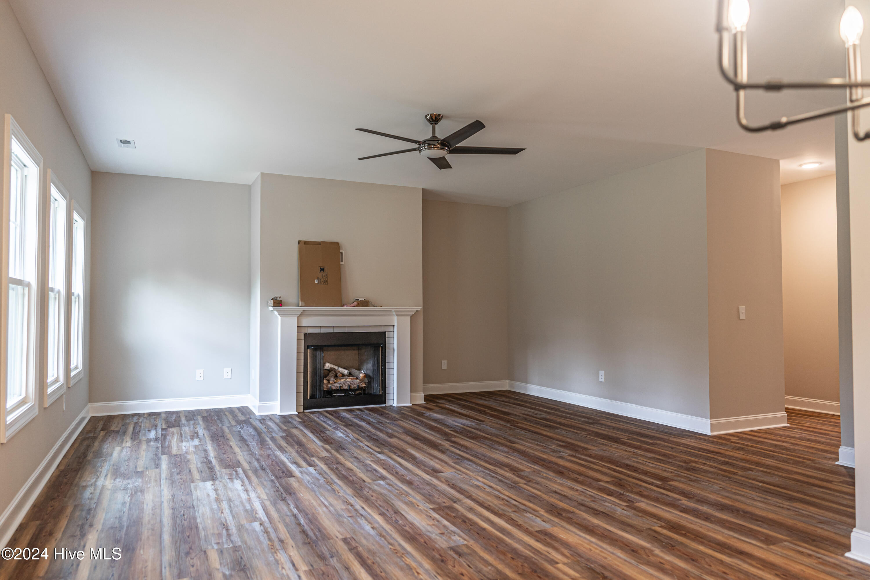 6913 Old Jefferson Davis Highway Property Photo 5