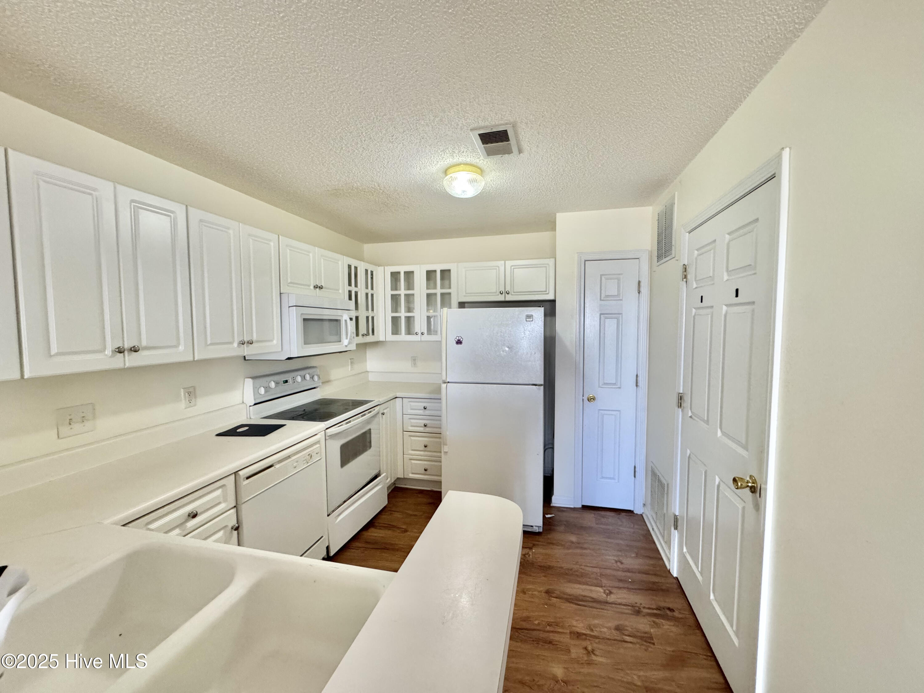 4140 Breezewood Drive 103 Property Photo 6