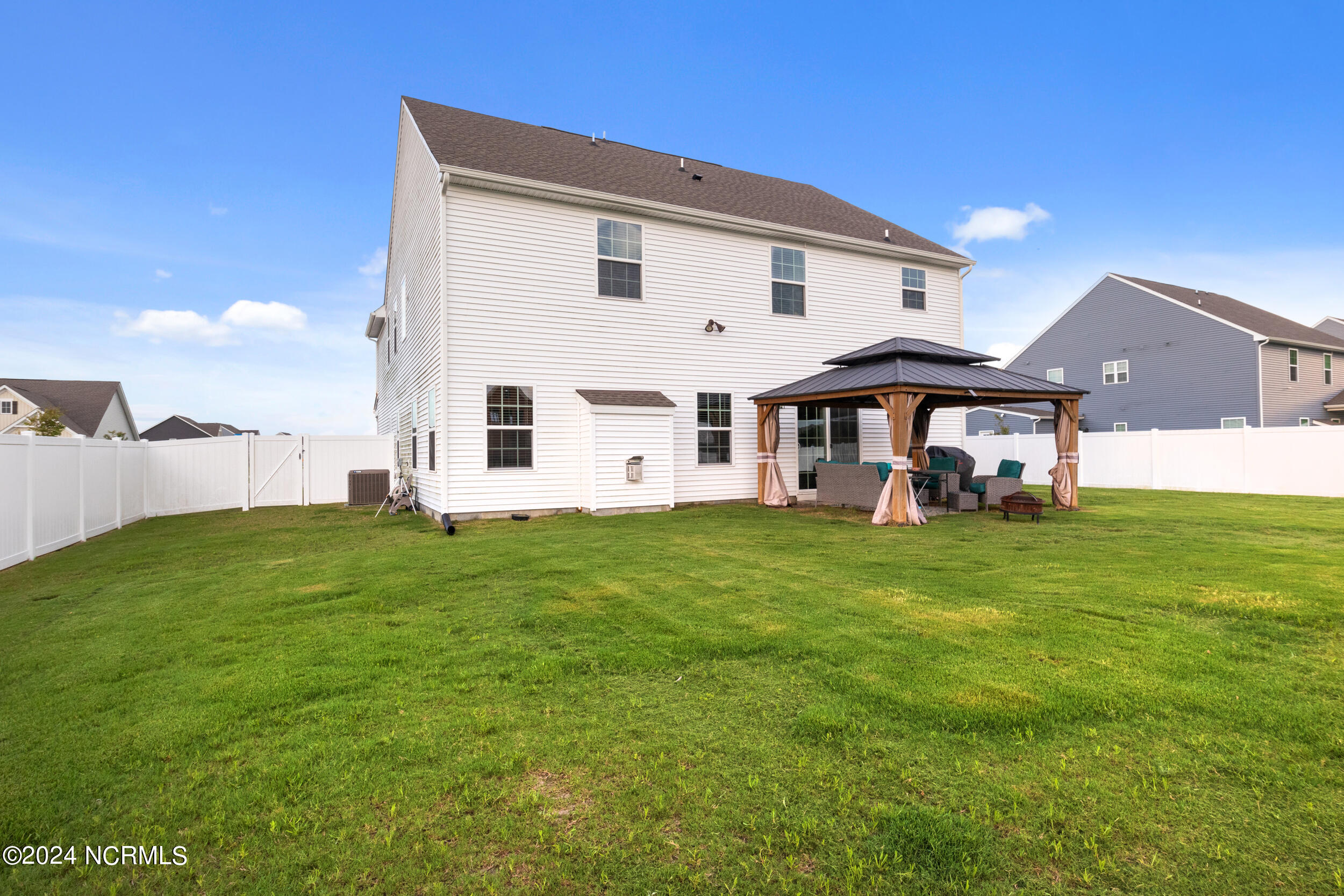 109 Steppeside Lane Property Photo 6