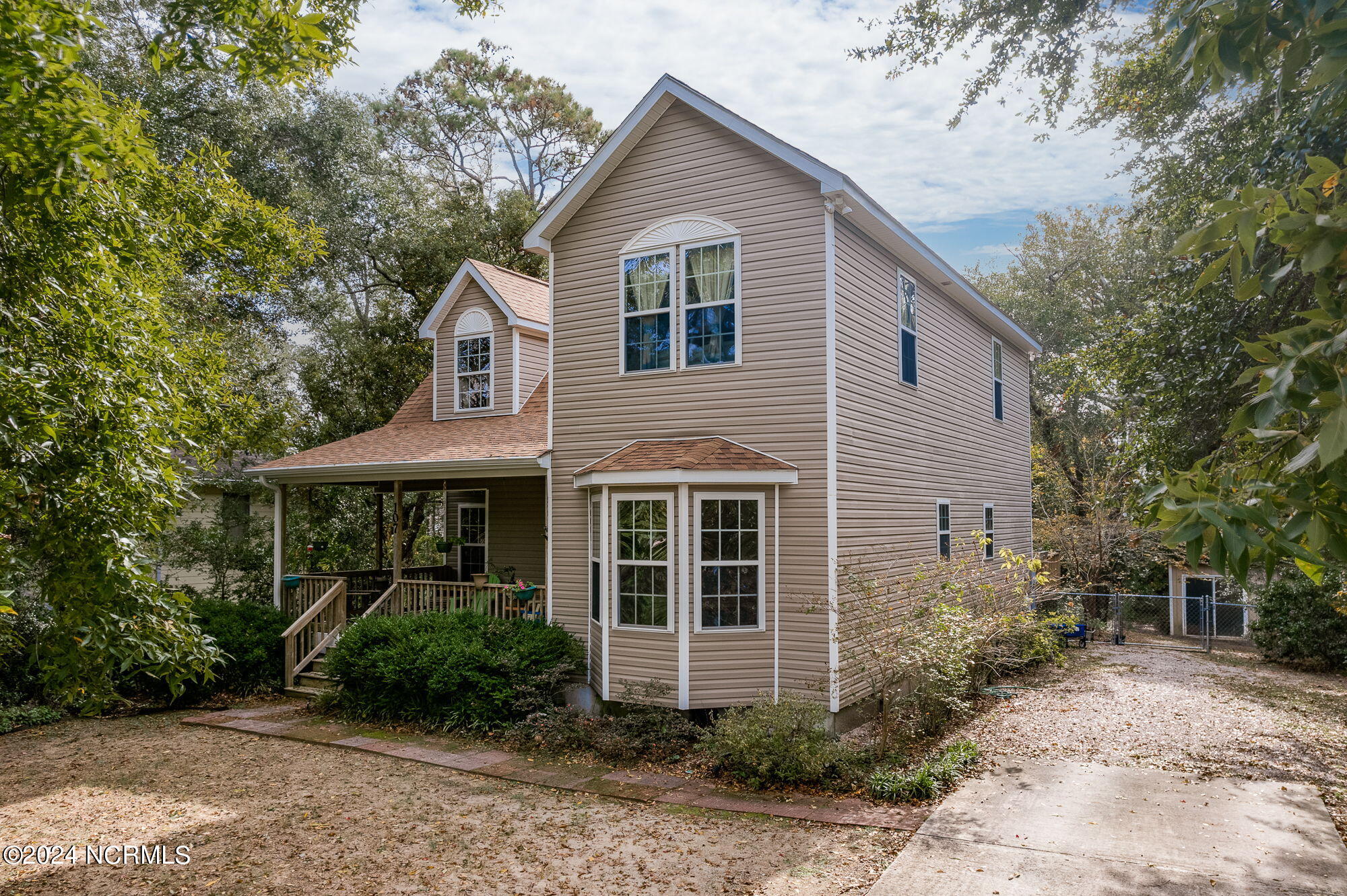 Knollwood Banks Real Estate Listings Main Image