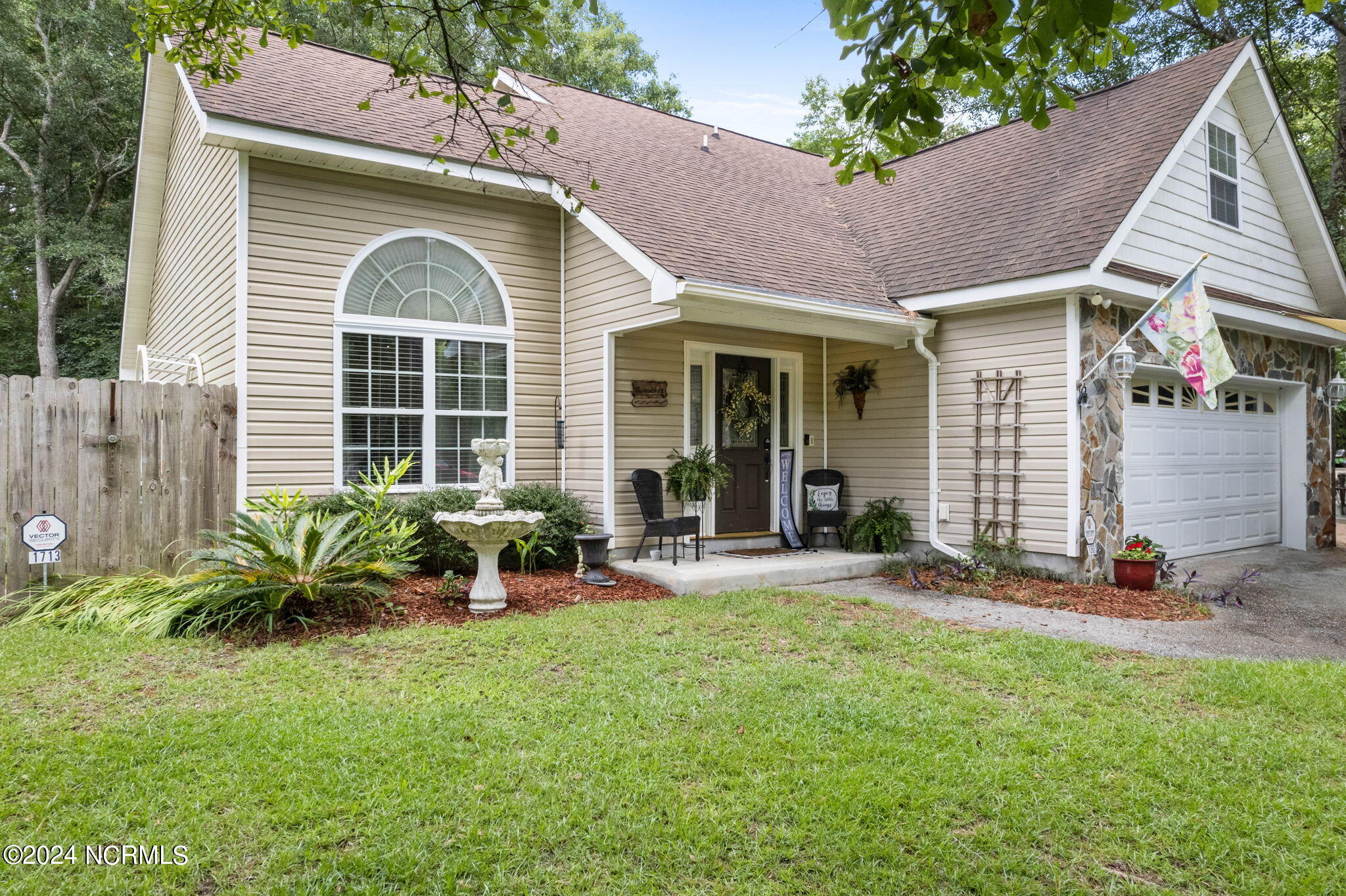 1360 Sweetwater Lane Property Photo 6