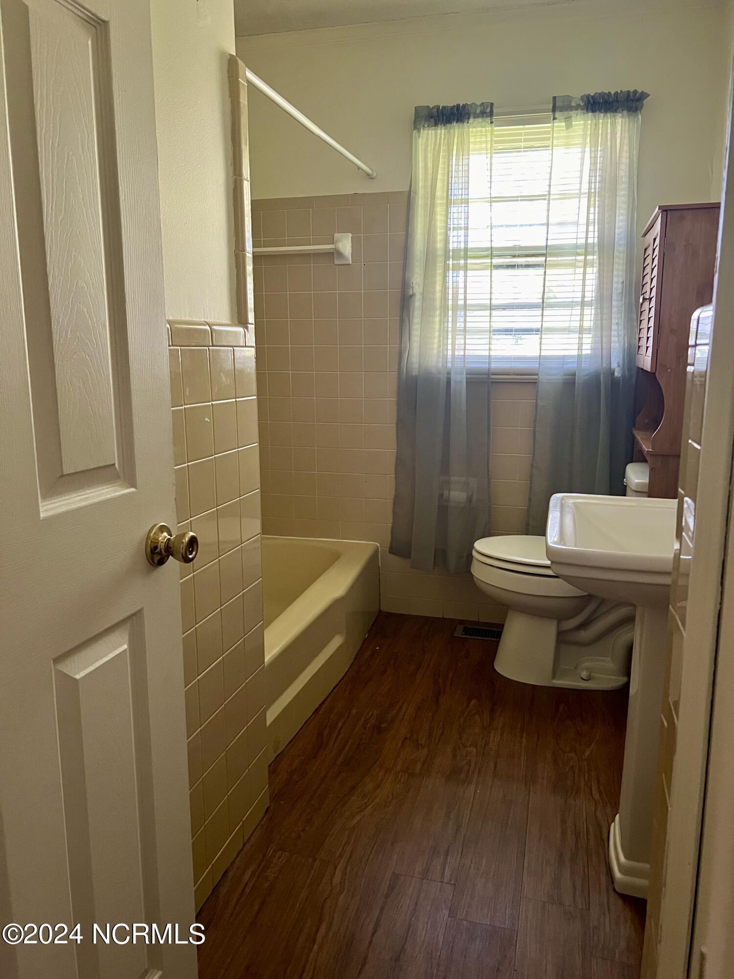 403 Clemmons Street Property Photo 8