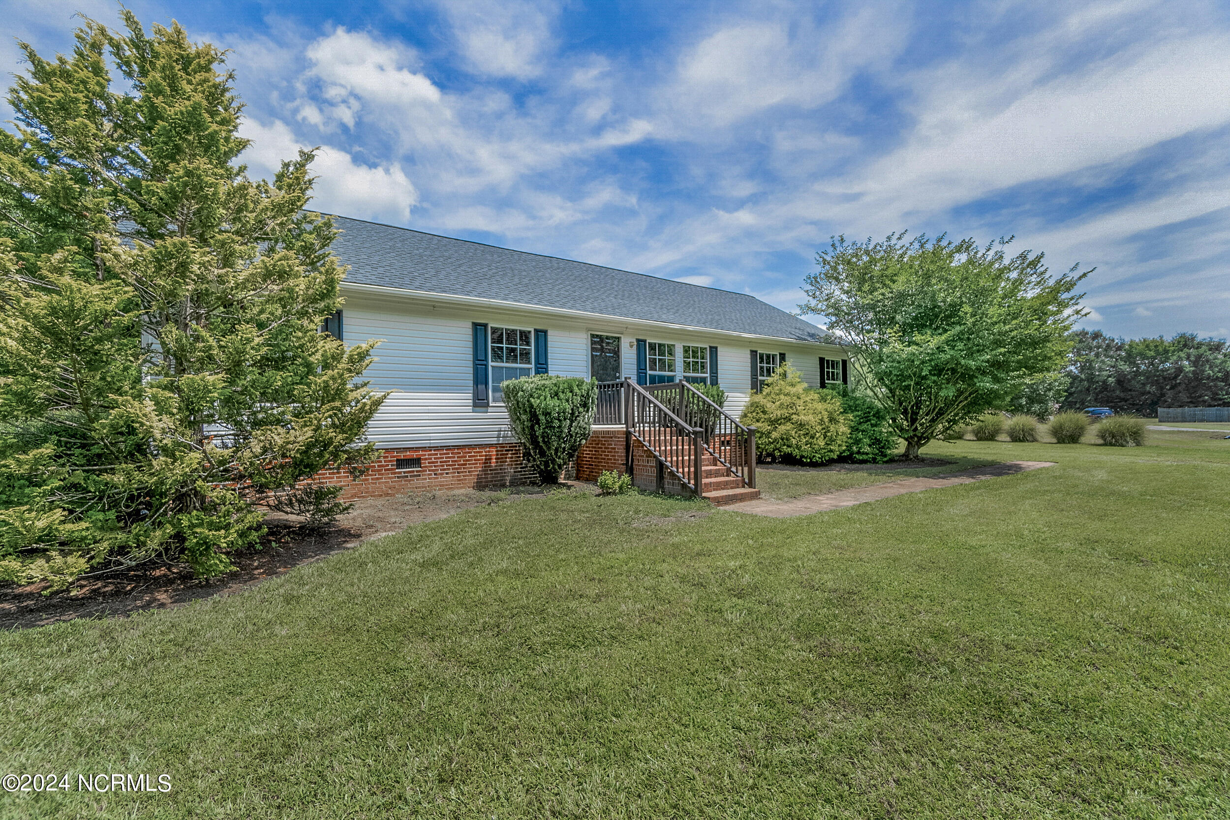 112 Crestwood Drive Property Photo 3