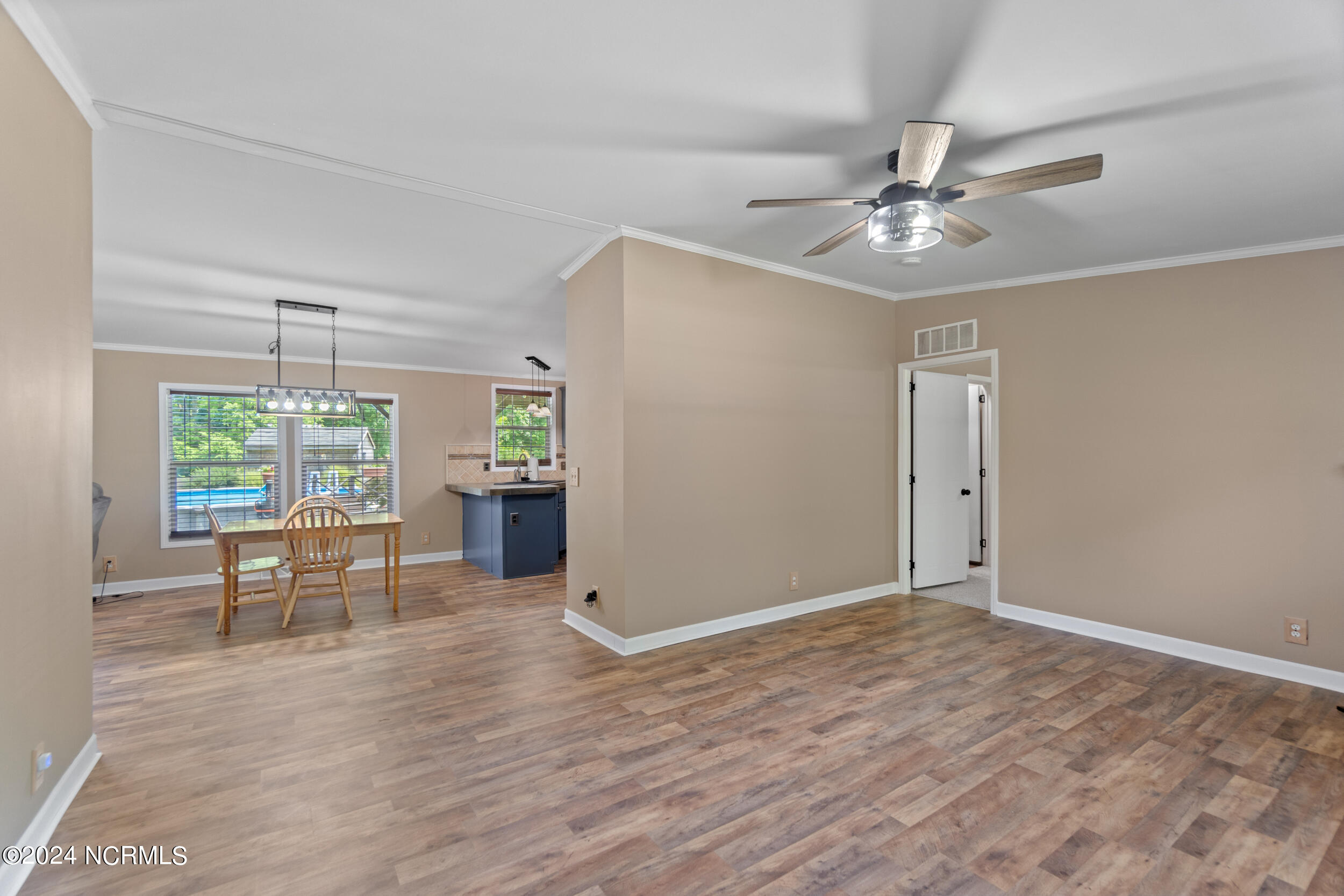 112 Crestwood Drive Property Photo 4