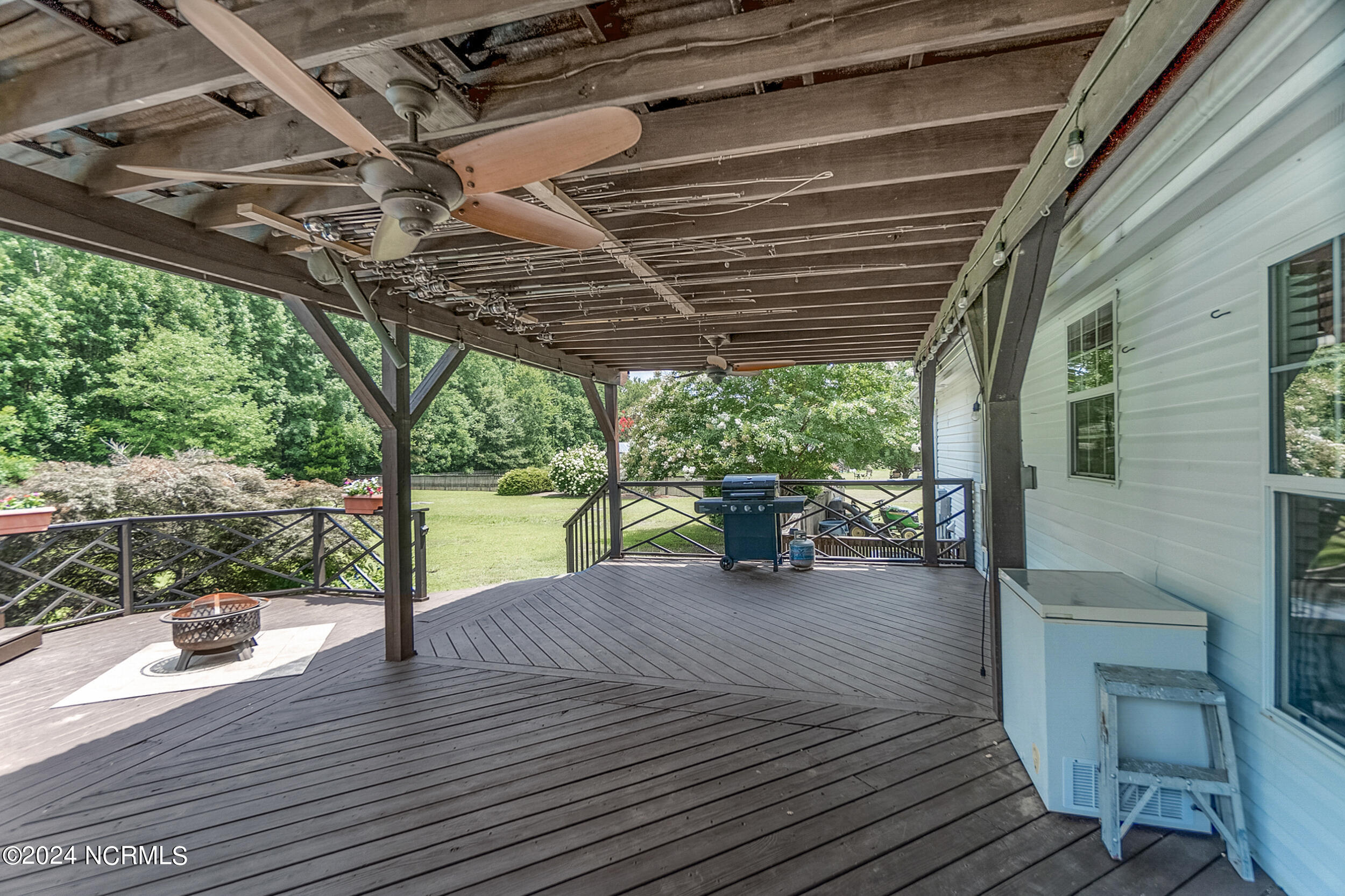 112 Crestwood Drive Property Photo 23